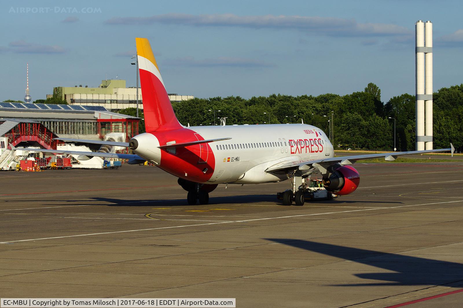 EC-MBU, 2000 Airbus A320-214 C/N 1198, Berlin's TV tower in the background