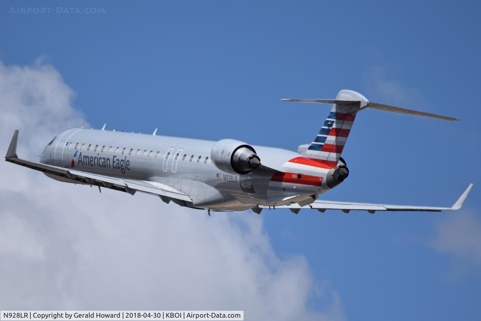 N928LR, 2005 Bombardier CRJ-900ER (CL-600-2D24) C/N 15028, Departing BOI.