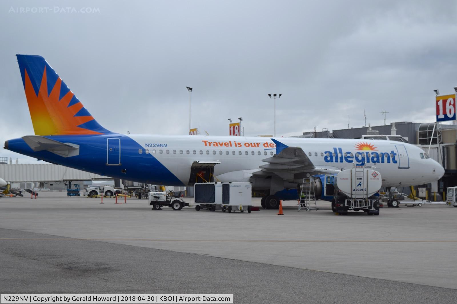 N229NV, 1997 Airbus A320-214 C/N 730, Parked at the gate.