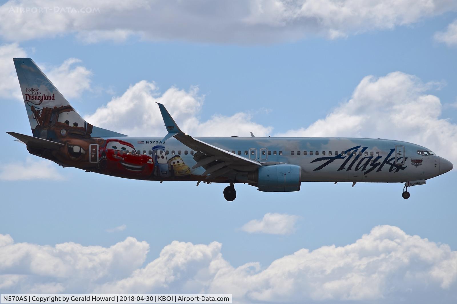 N570AS, 2007 Boeing 737-890 C/N 35185, Landing RWY 28L.