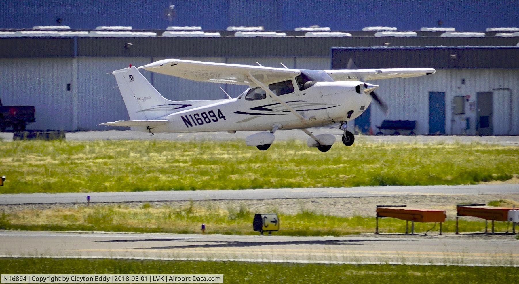 N16894, 2007 Cessna 172S C/N 172S10615, Livermore Airport California 2018.
