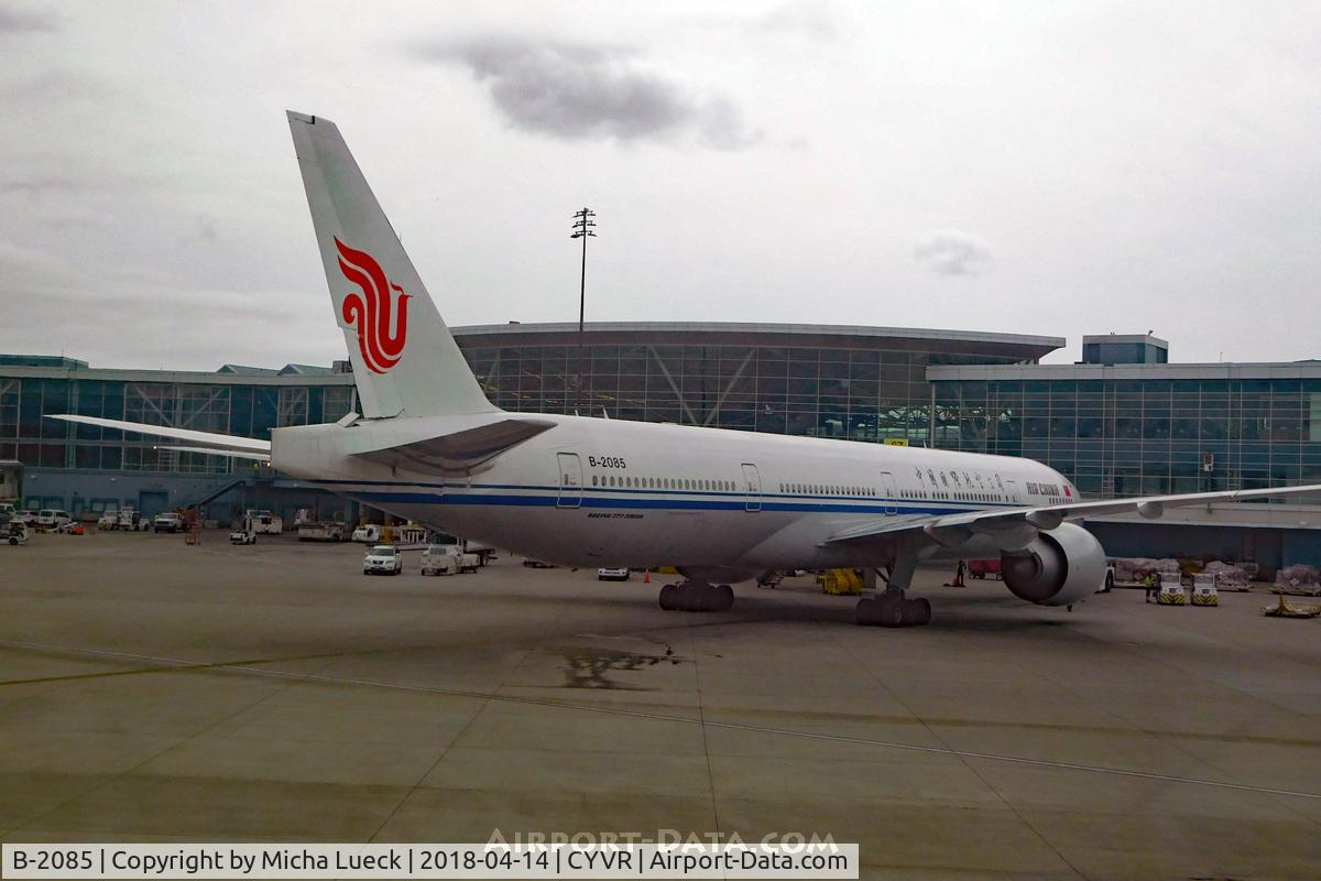 B-2085, 2011 Boeing 777-39L/ER C/N 38666, At Vancouver