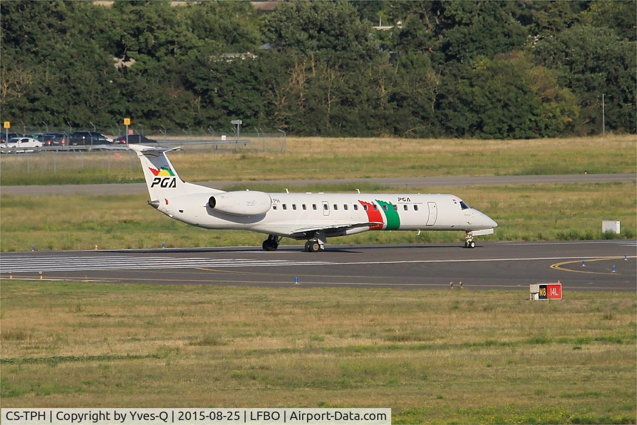 CS-TPH, 1997 Embraer EMB-145EP (ERJ-145EP) C/N 145017, Embraer EMB-145EP, Lining up rwy 14L, Toulouse-Blagnac airport (LFBO-TLS)