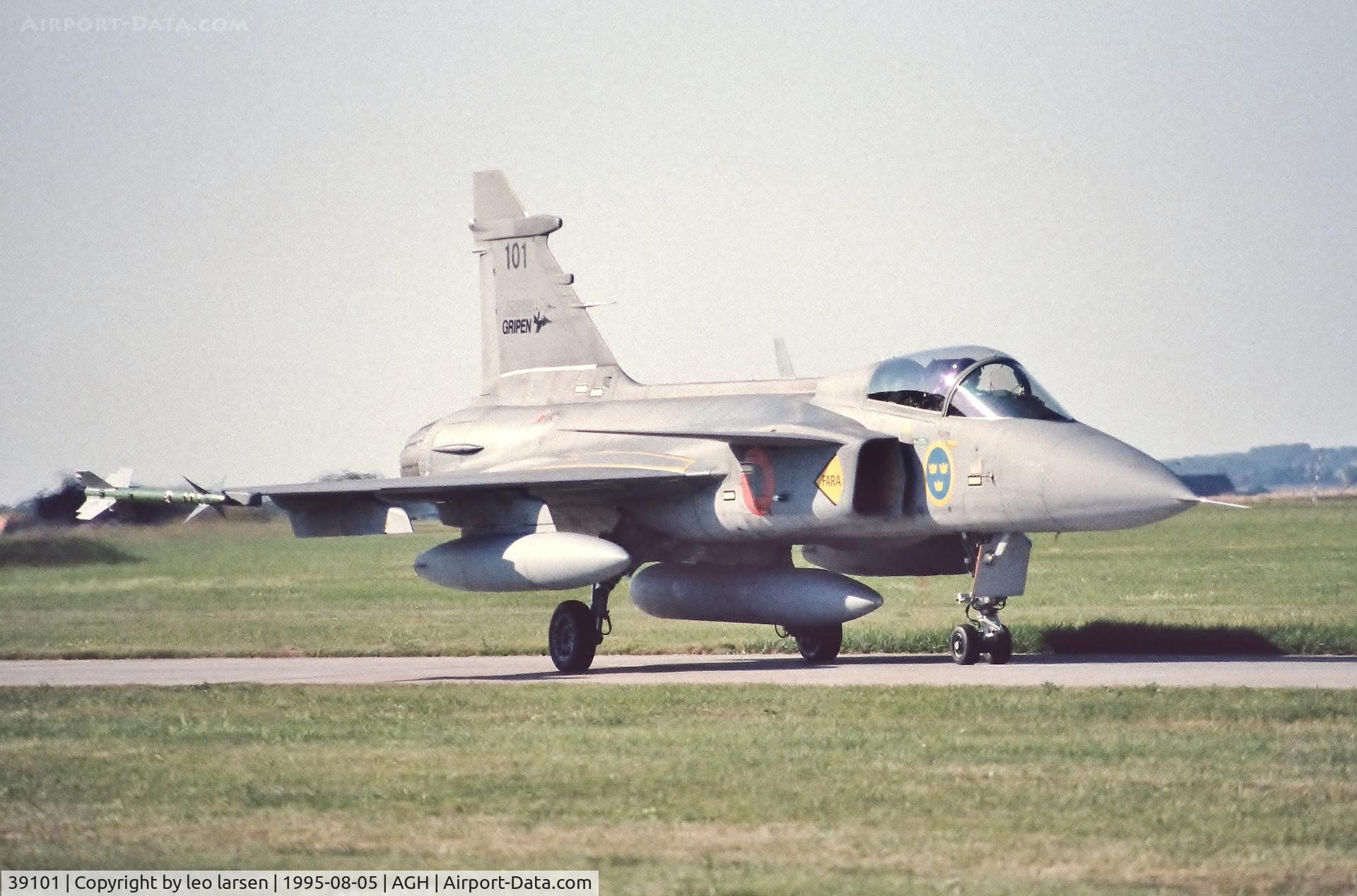 39101, 1992 Saab JAS-39A Gripen C/N 39-101, Ângelholm F.10  Air Show 5.8.1995