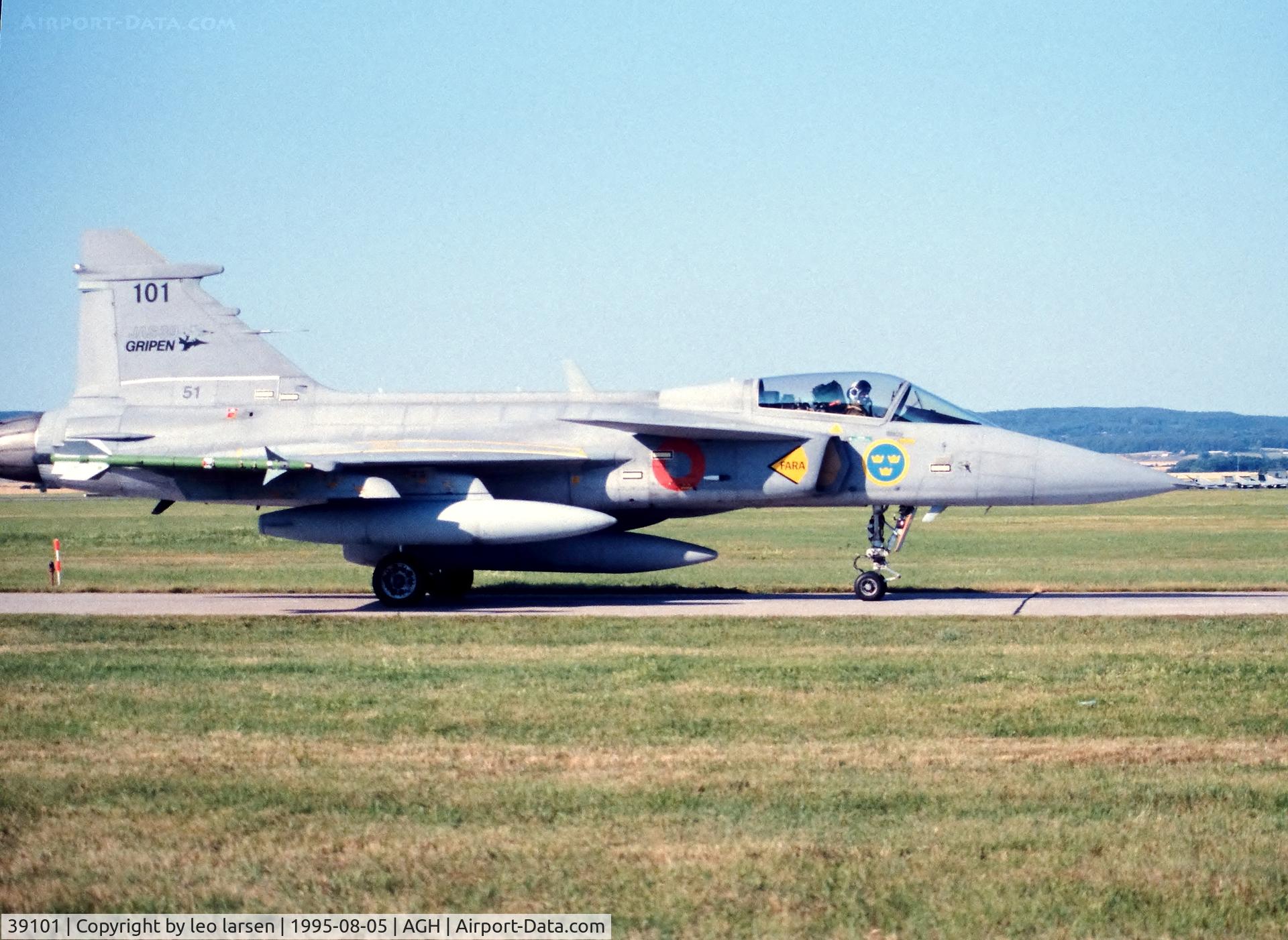 39101, 1992 Saab JAS-39A Gripen C/N 39-101, Ângelholm F.10 Air Show 5.8.1995
