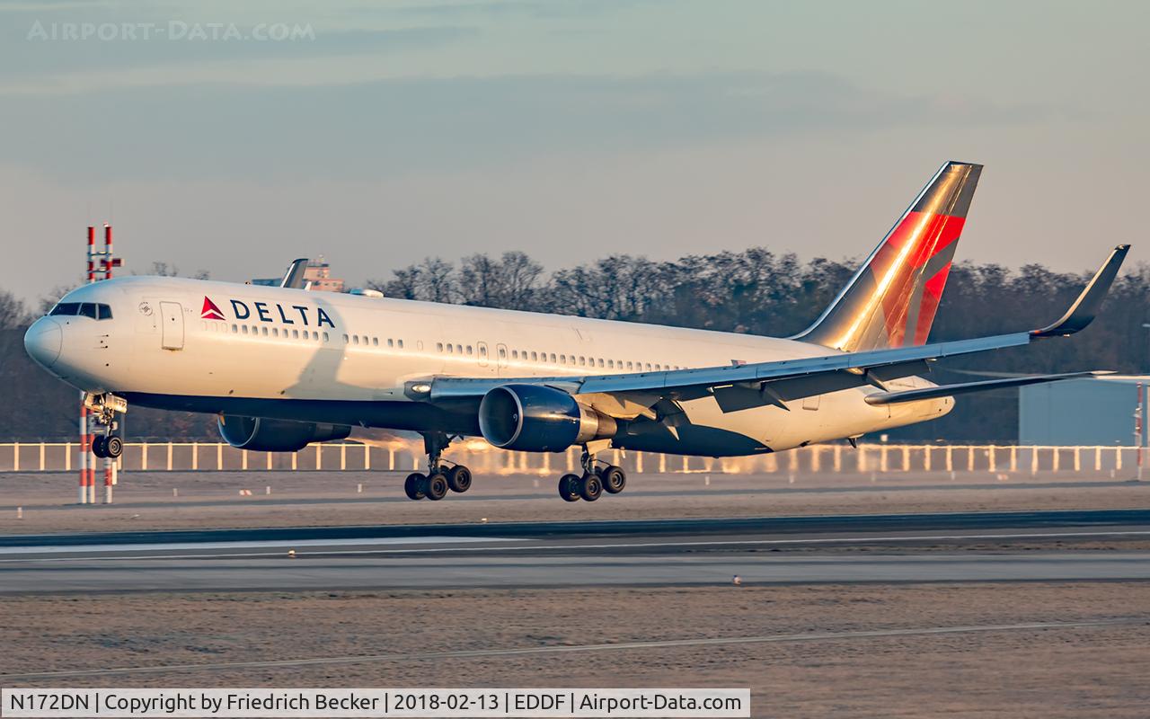 N172DN, 1990 Boeing 767-332 C/N 24775, moments prior touchdown on RW25R