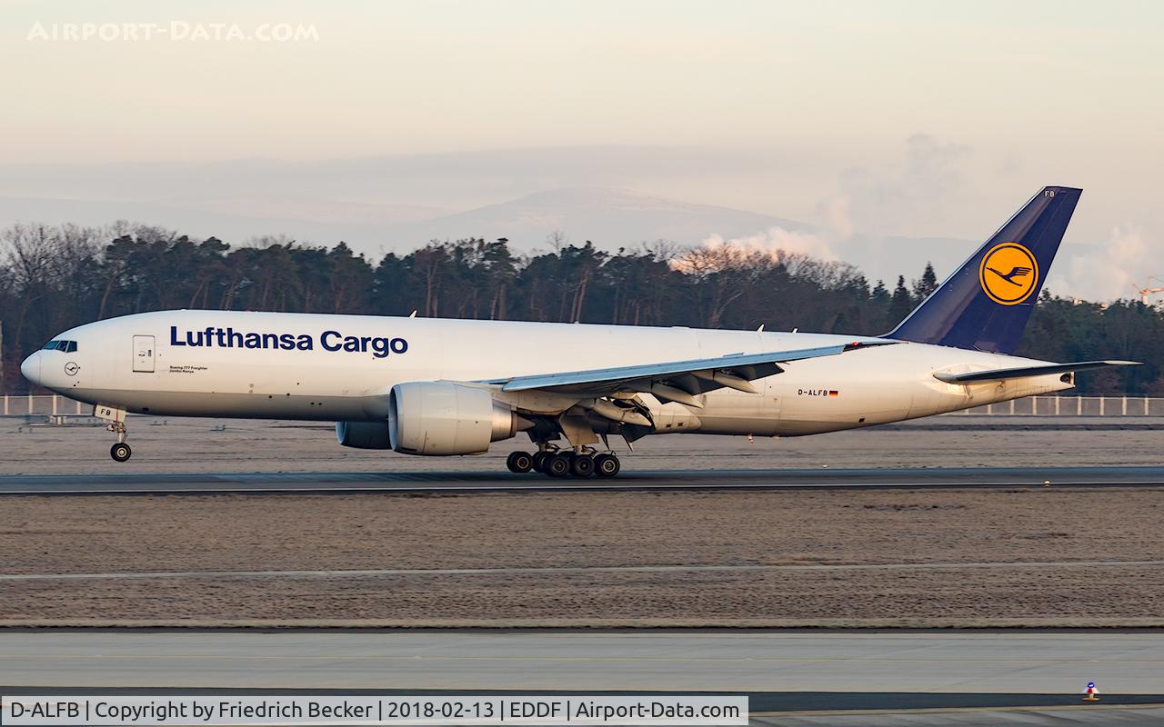 D-ALFB, 2013 Boeing 777-FBT C/N 41675, touchdown on RW25R