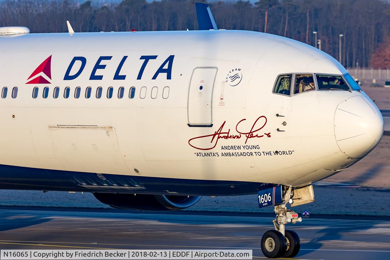 N16065, 1999 Boeing 767-332 C/N 30199, taxying to the gate