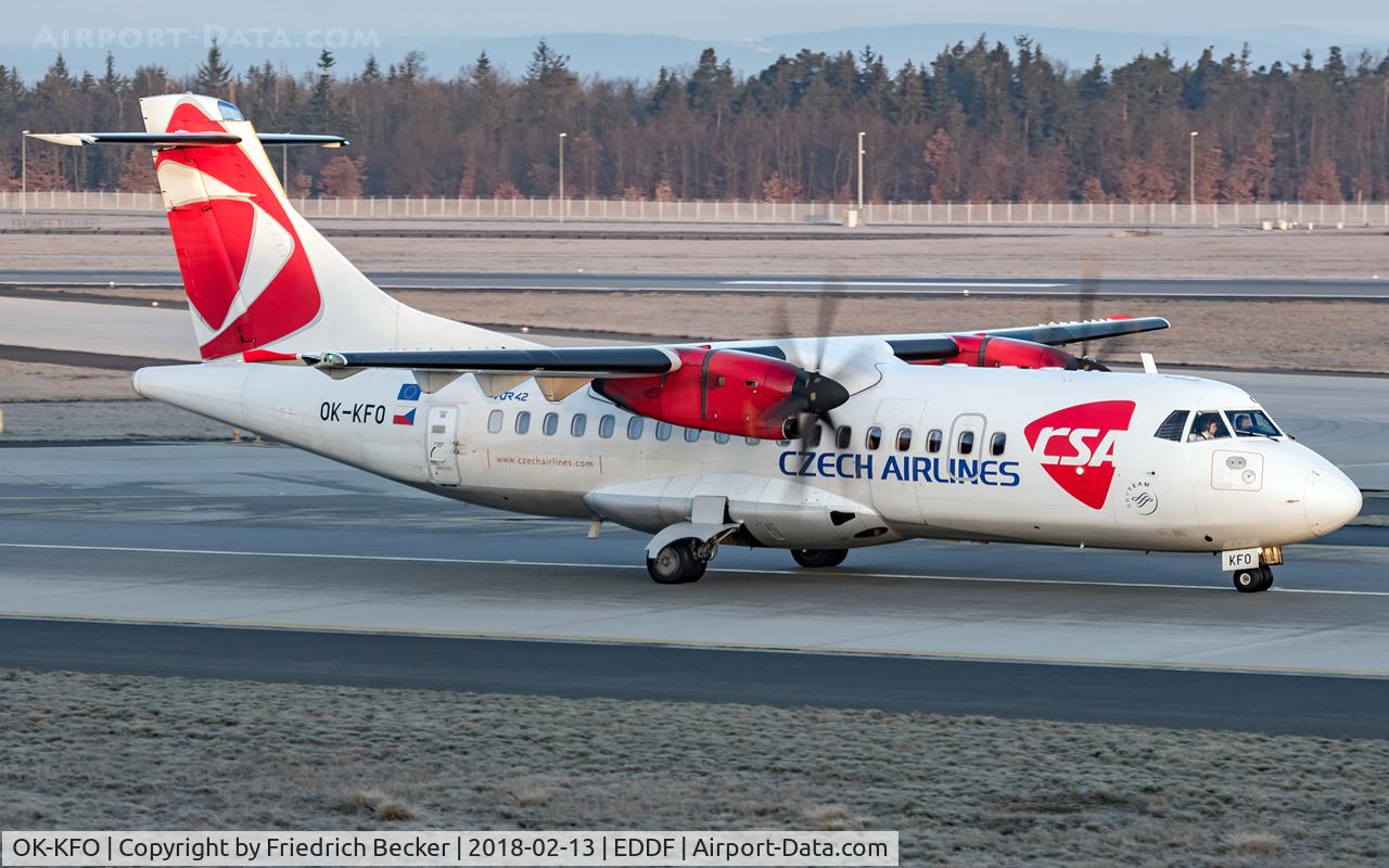 OK-KFO, 2005 ATR 42-500 C/N 633, taxying to the gate