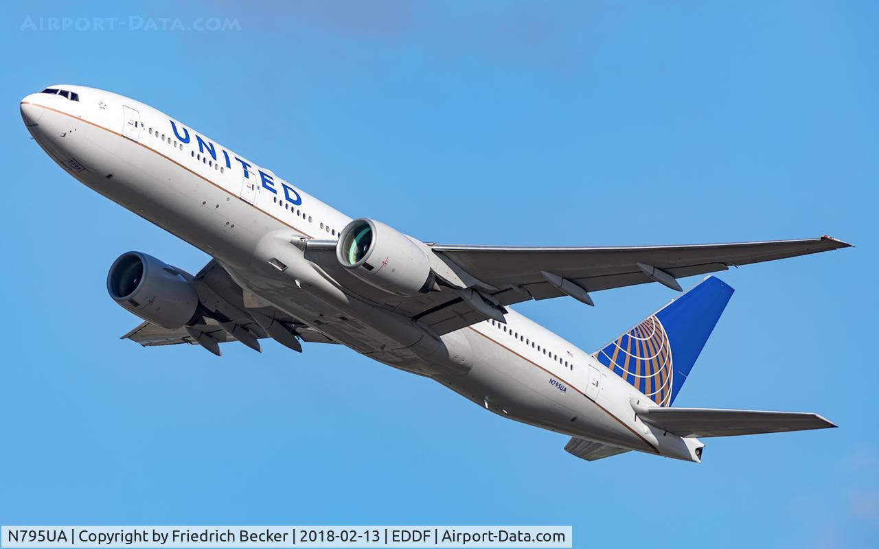N795UA, 1997 Boeing 777-222 C/N 26927, departure via RW25C