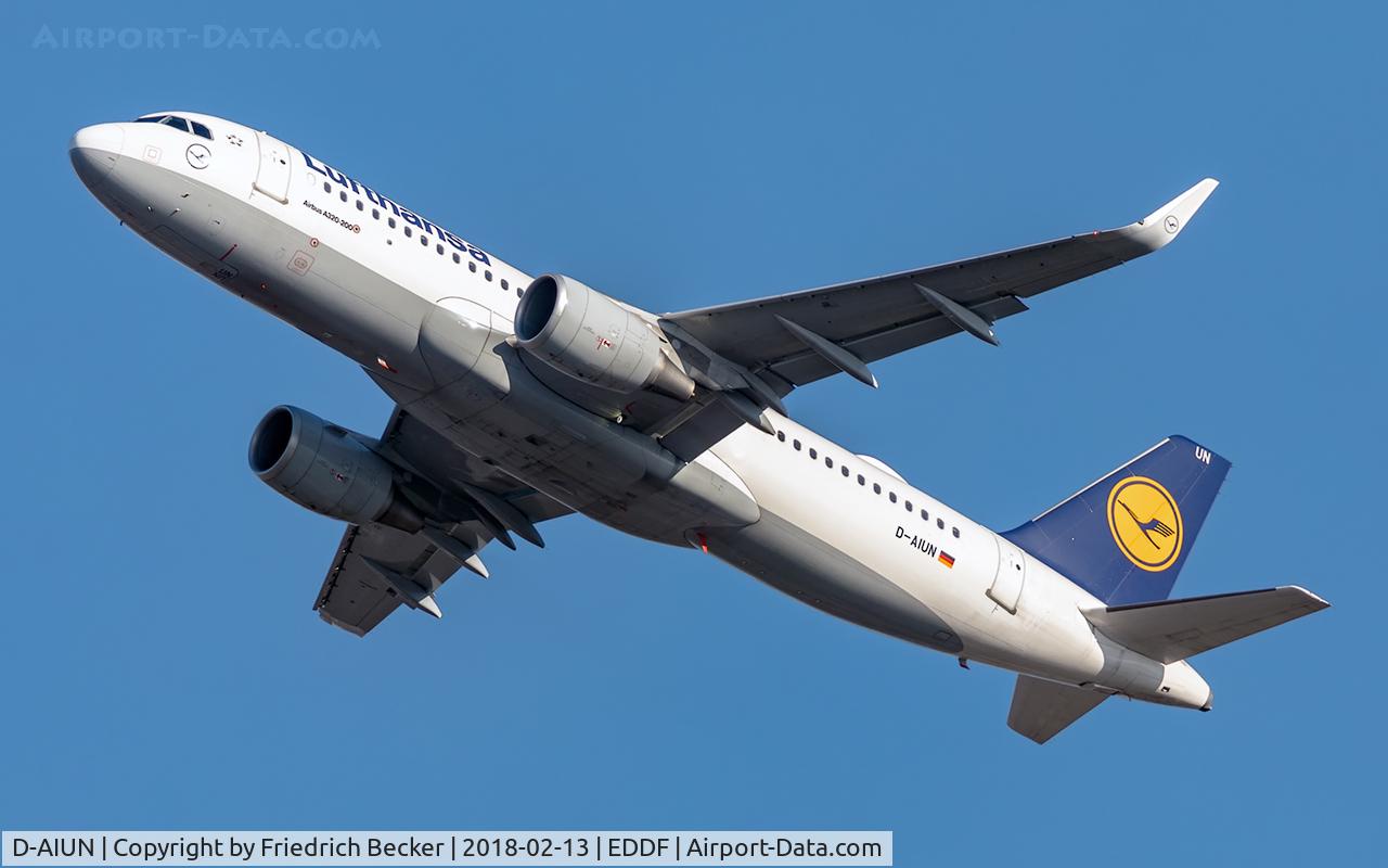 D-AIUN, 2015 Airbus A320-214 C/N 6549, departure via RW25C