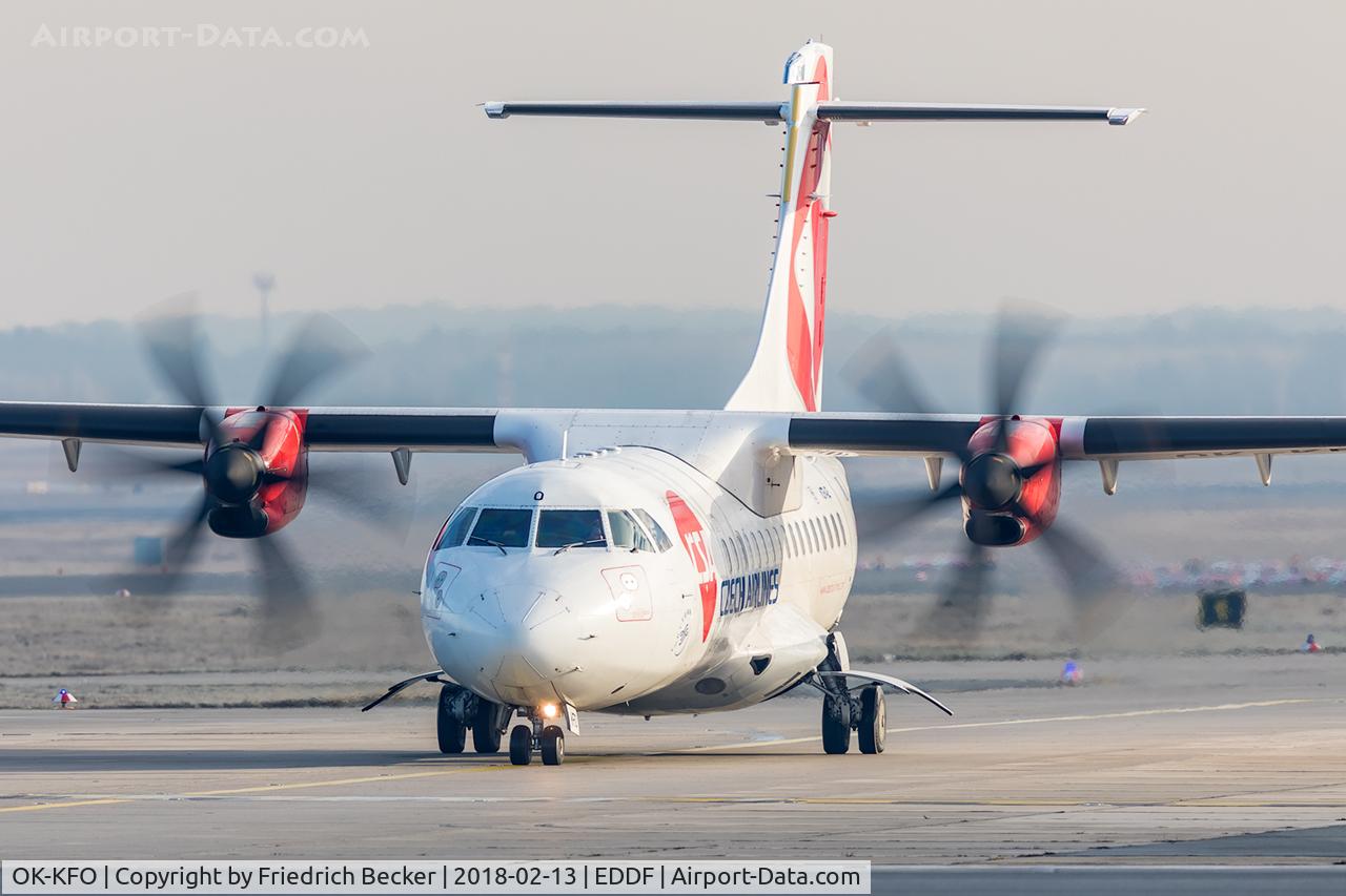 OK-KFO, 2005 ATR 42-500 C/N 633, taxying to the holding point RW18