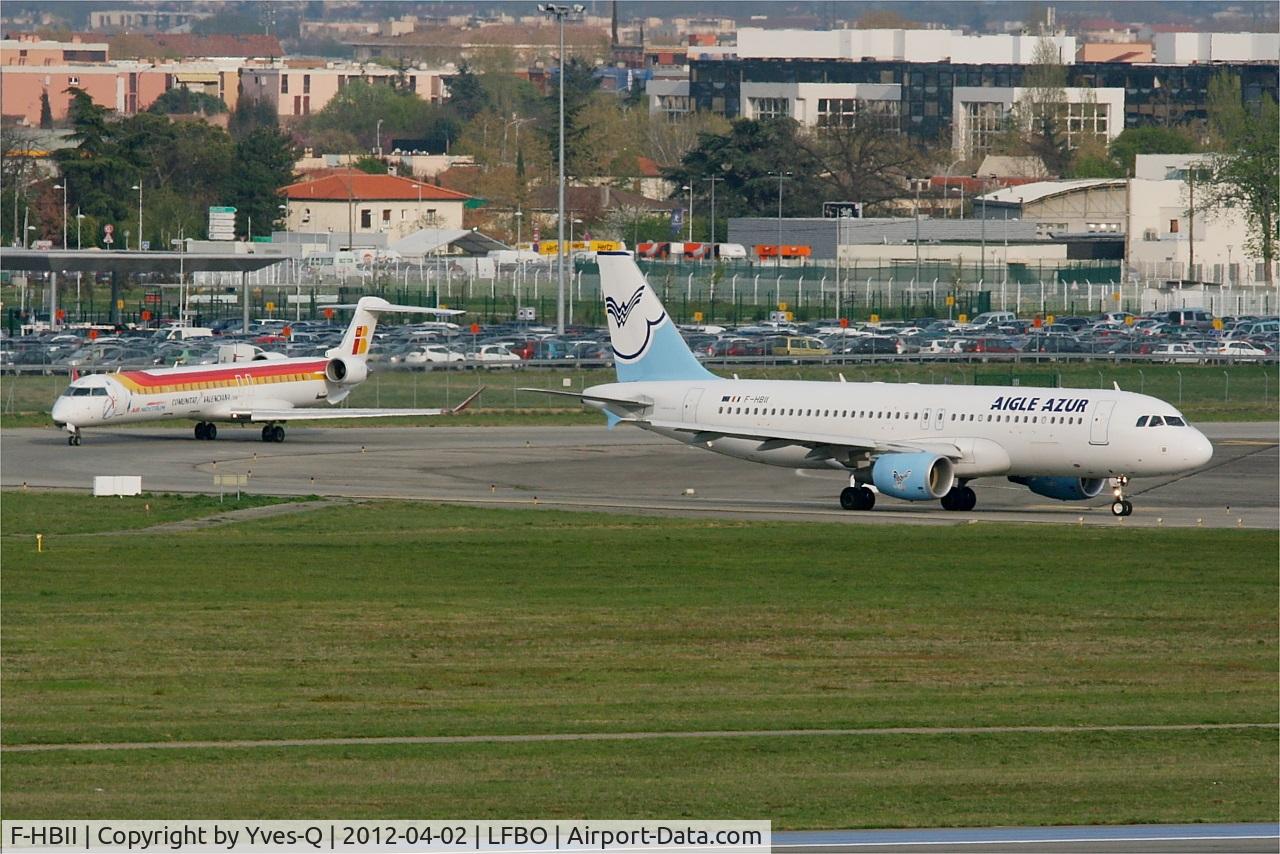 F-HBII, 2009 Airbus A320-214 C/N 3852, Airbus A320-214, Lining up rwy 14L, Toulouse-Blagnac Airport (LFBO-TLS)