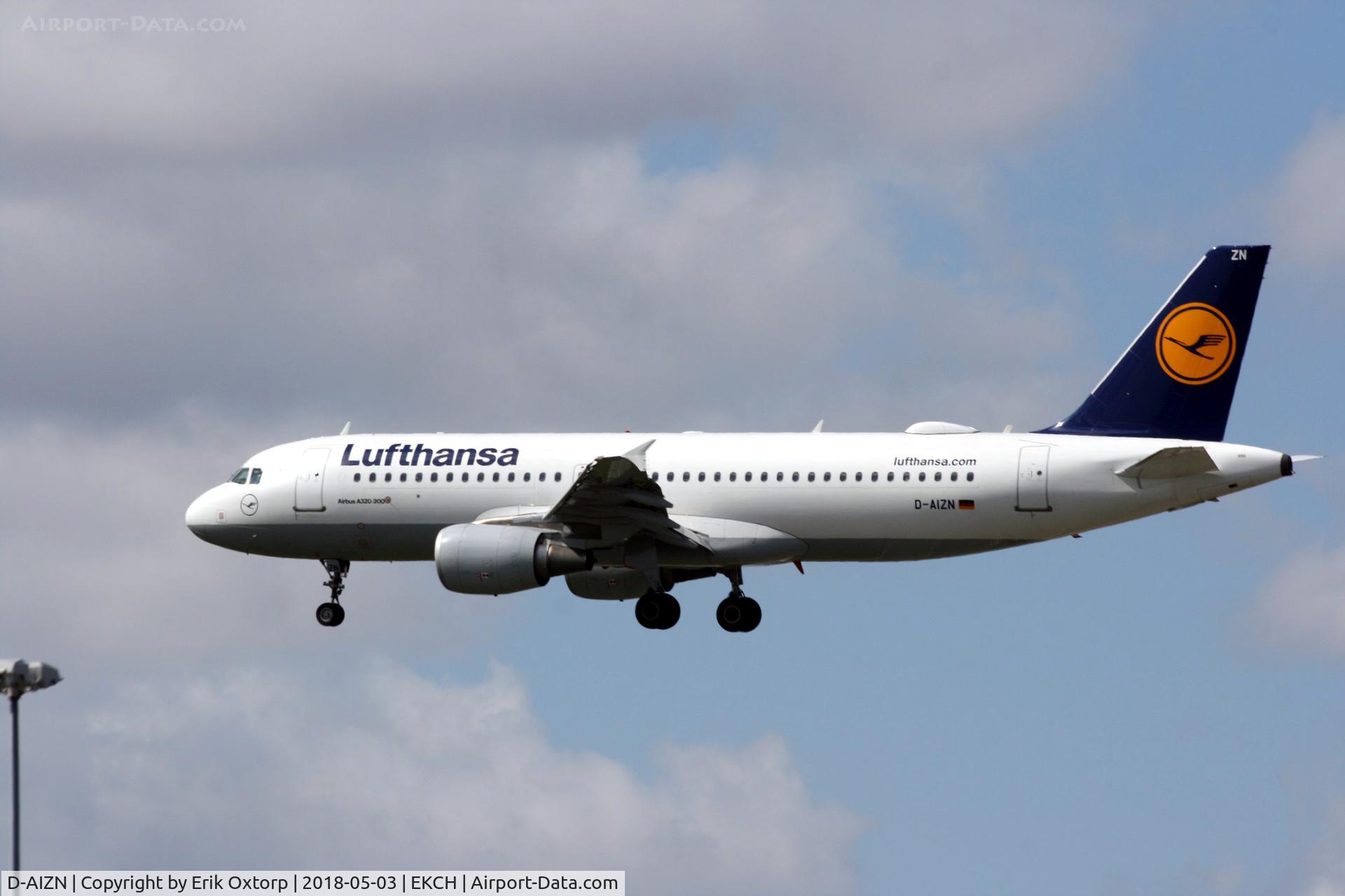 D-AIZN, 2012 Airbus A320-214 C/N 5425, D-AIZN landing rw 22L