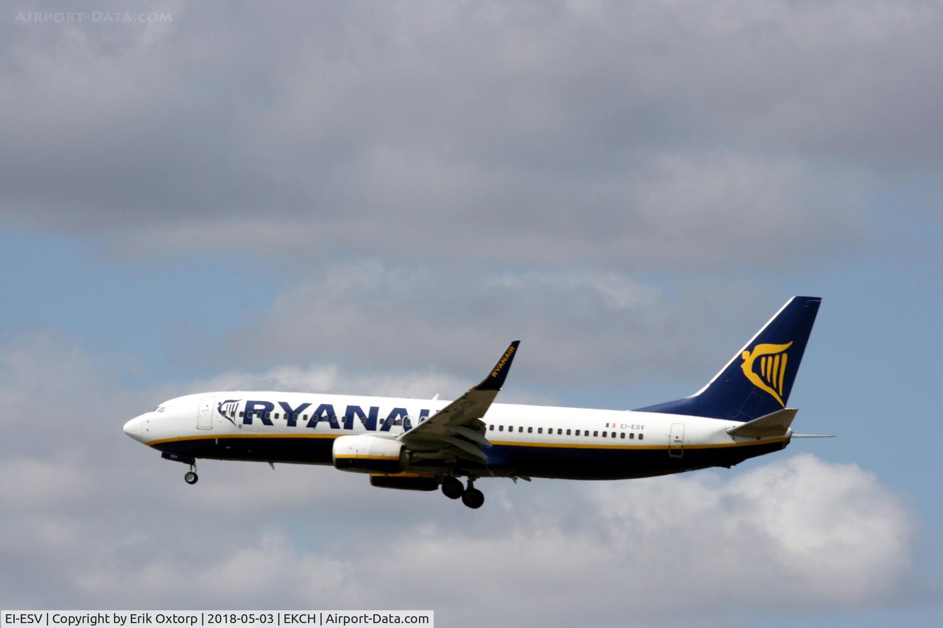 EI-ESV, 2011 Boeing 737-8AS C/N 34993, EI-ESV landing rw 22L