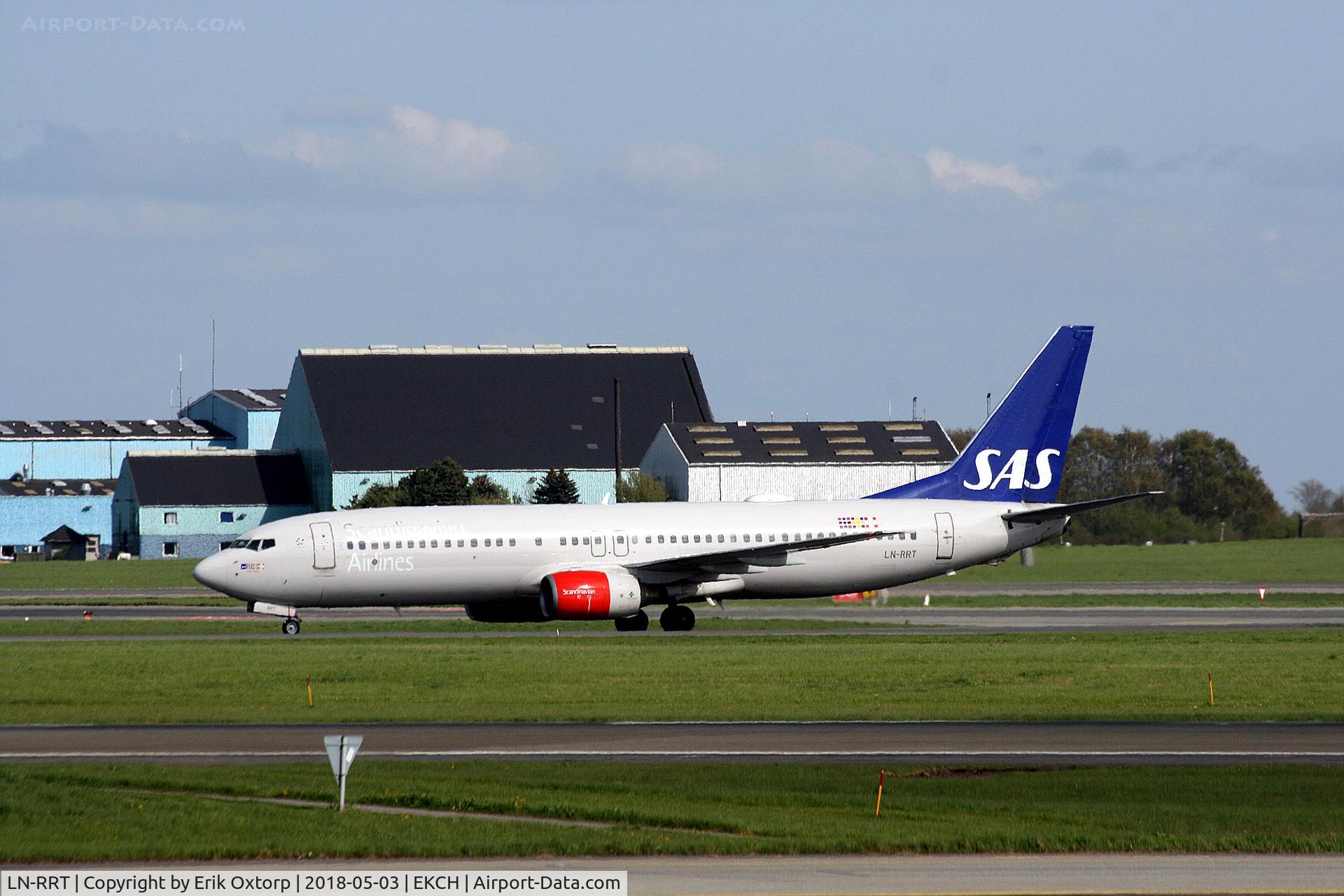 LN-RRT, 2001 Boeing 737-883 C/N 28326, LN-RRT just landed rw 22L