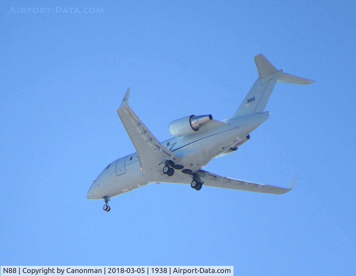 N88, 2004 Bombardier Challenger 604 (CL-600-2B16) C/N 5588, Traversing airspace