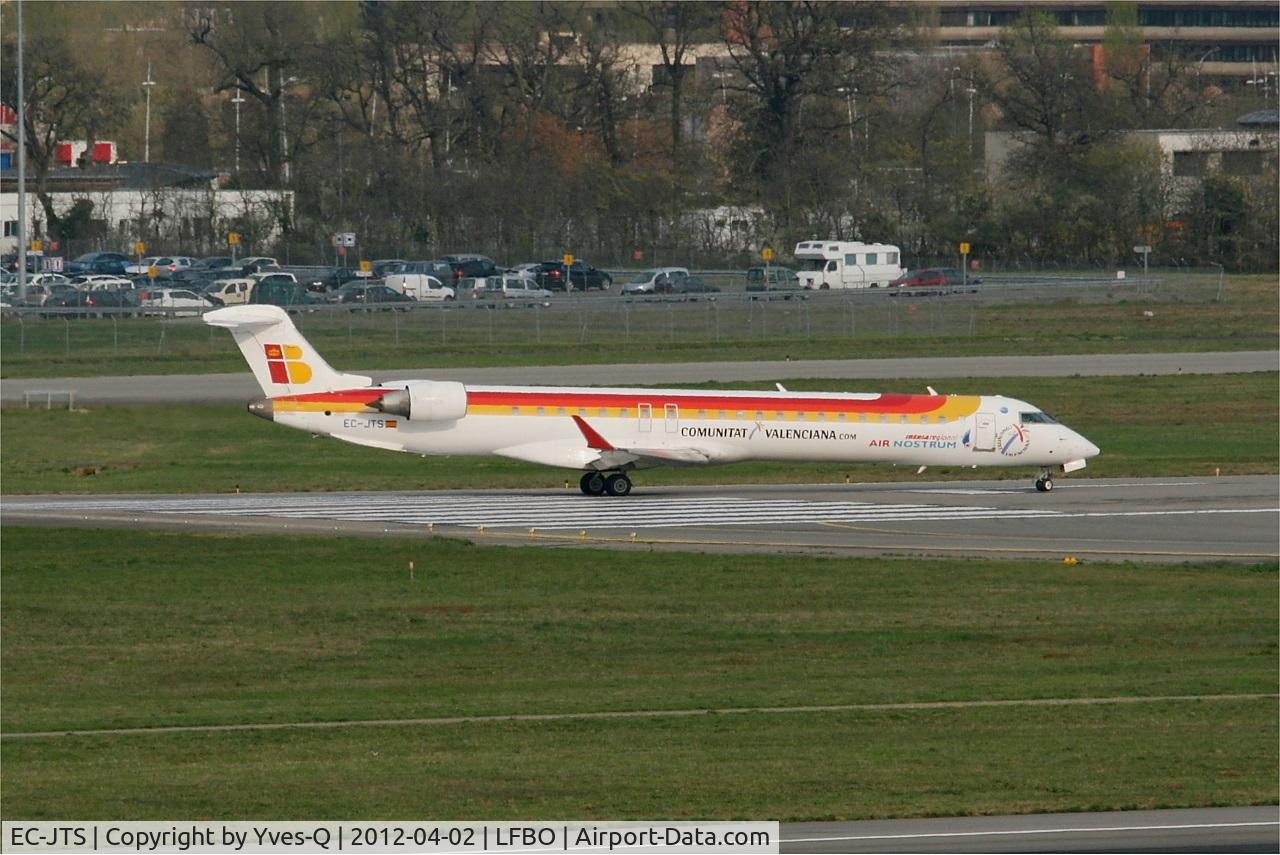 EC-JTS, 2006 Bombardier CRJ-900 (CL-600-2D24) C/N 15071, Bombardier CRJ-900 Lining up rwy 14L, Toulouse-Blagnac Airport (LFBO-TLS)