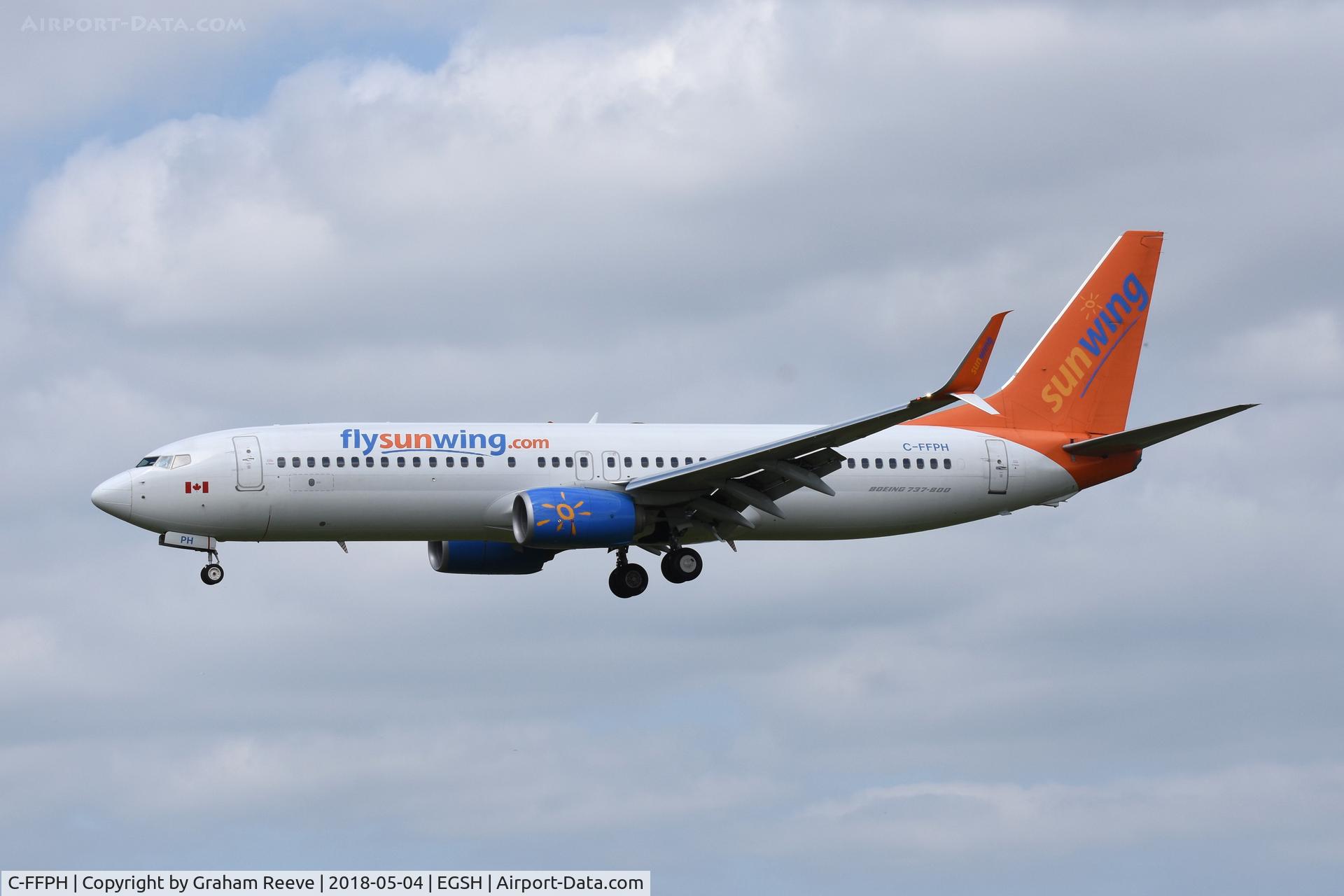 C-FFPH, 2014 Boeing 737-81D C/N 39440, Landing at Norwich.