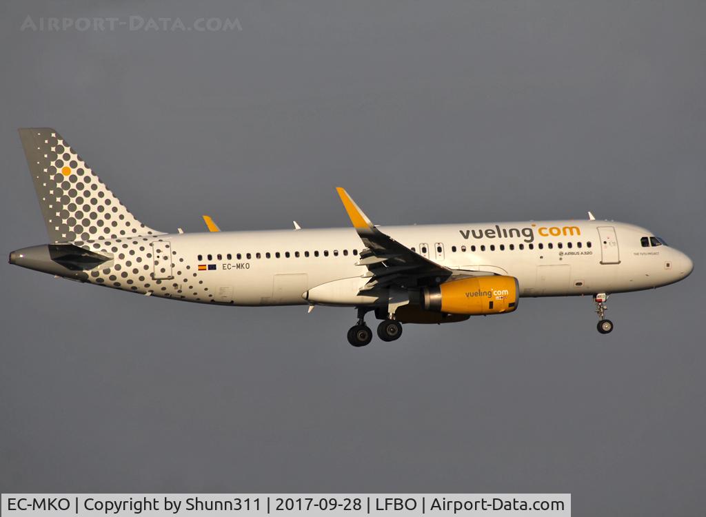 EC-MKO, 2016 Airbus A320-232 C/N 7028, Landing rwy 14L