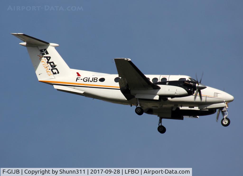F-GIJB, 1974 Beech 200 Super King Air C/N BB-13, Landing rwy 14R