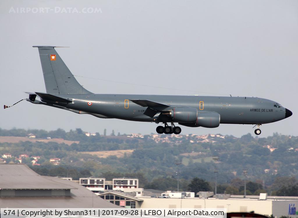 574, 1962 Boeing KC-135R Stratotanker C/N 18557, Landing rwy 14L for exercices...