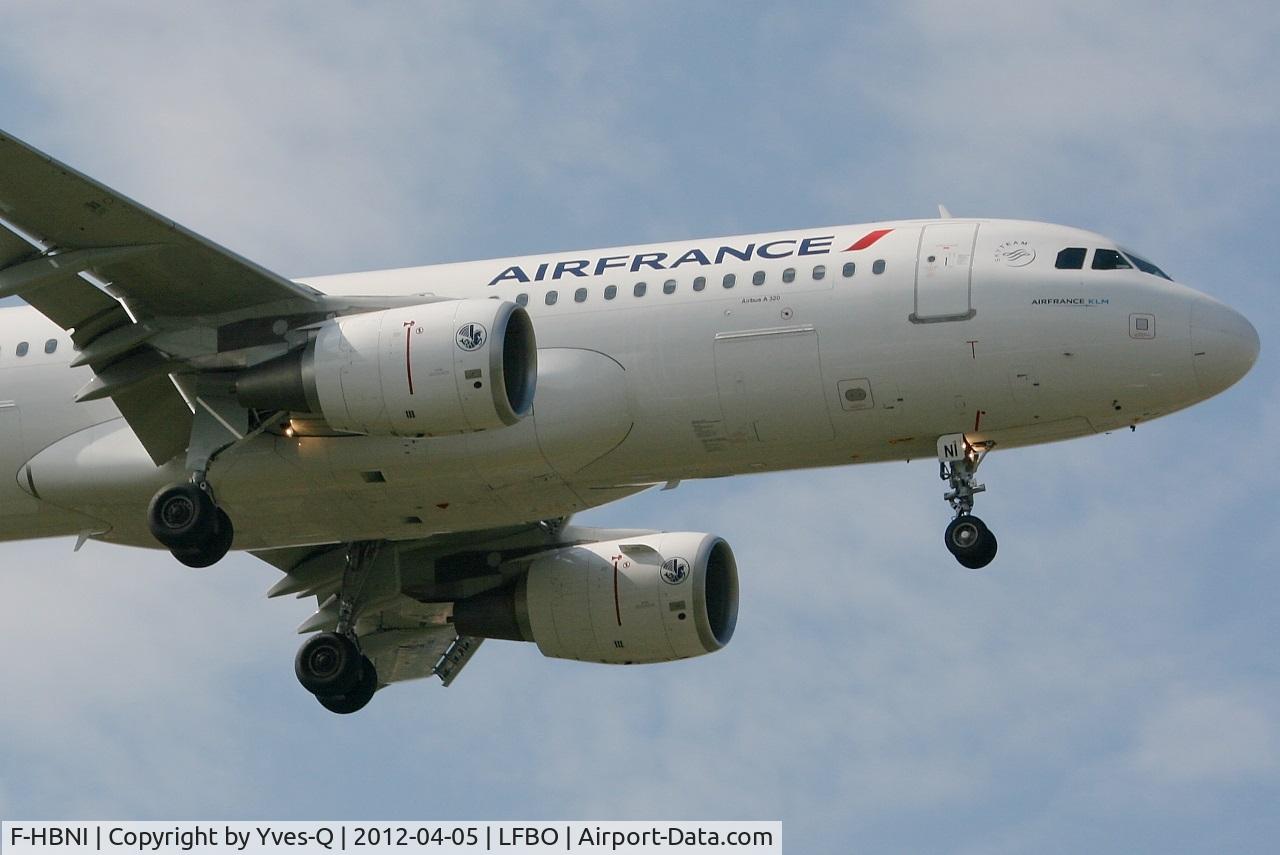F-HBNI, 2011 Airbus A320-214 C/N 4820, Airbus A320-214, On final Rwy 32L, Toulouse Blagnac Airport (LFBO-TLS)