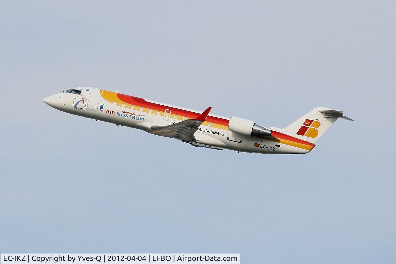 EC-IKZ, 2002 Bombardier CRJ-200ER (CL-600-2B19) C/N 7732, Bombardier CRJ-200ER, Take off rwy 32R, Toulouse-Blagnac airport (LFBO-TLS)