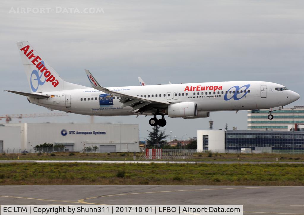 EC-LTM, 2012 Boeing 737-85P C/N 36591, Landing rwy 32R