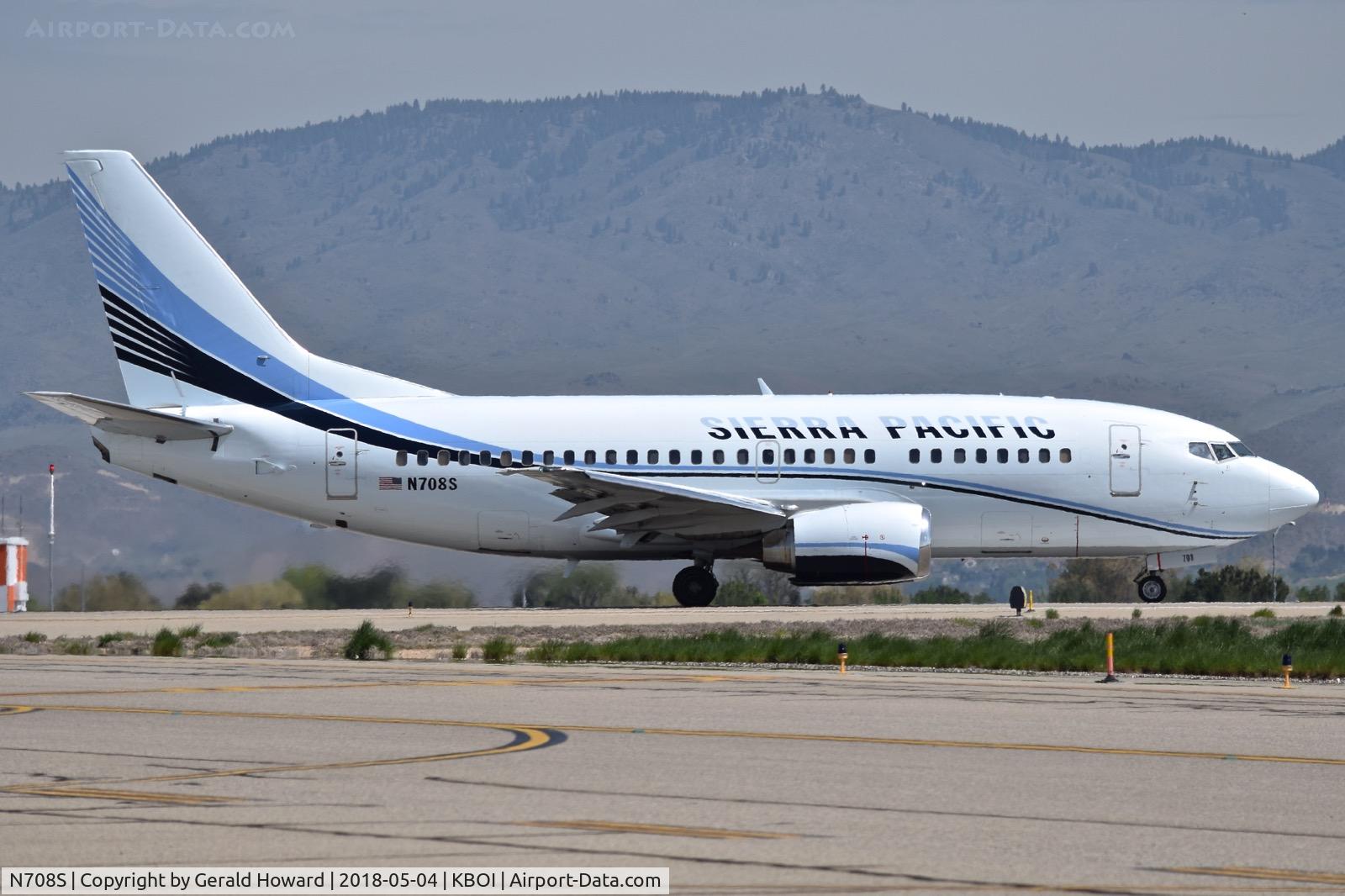 N708S, 1995 Boeing 737-528 C/N 27424, Starting take off roll on RWY 10R.