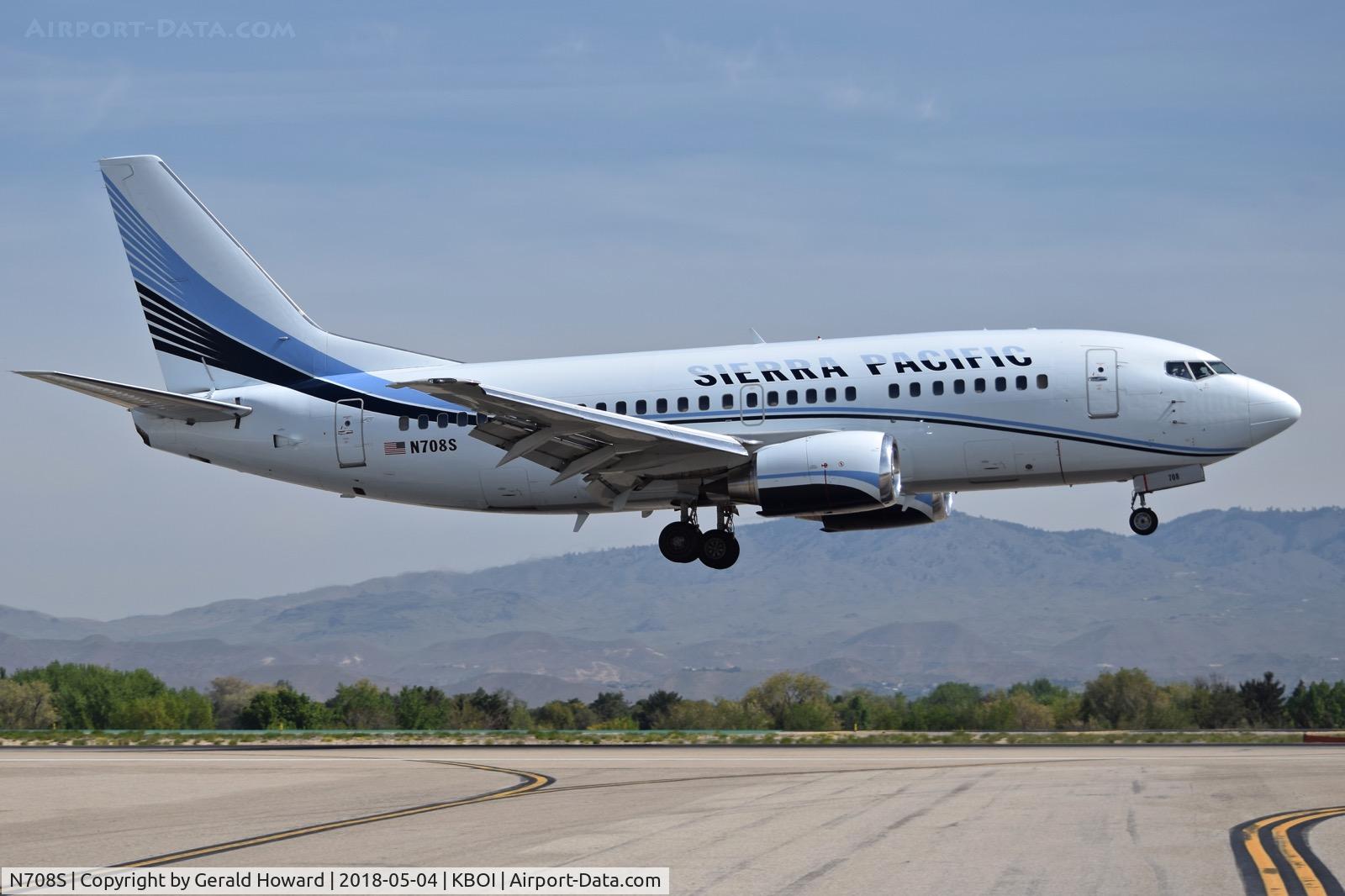 N708S, 1995 Boeing 737-528 C/N 27424, Landing RWY 10R.