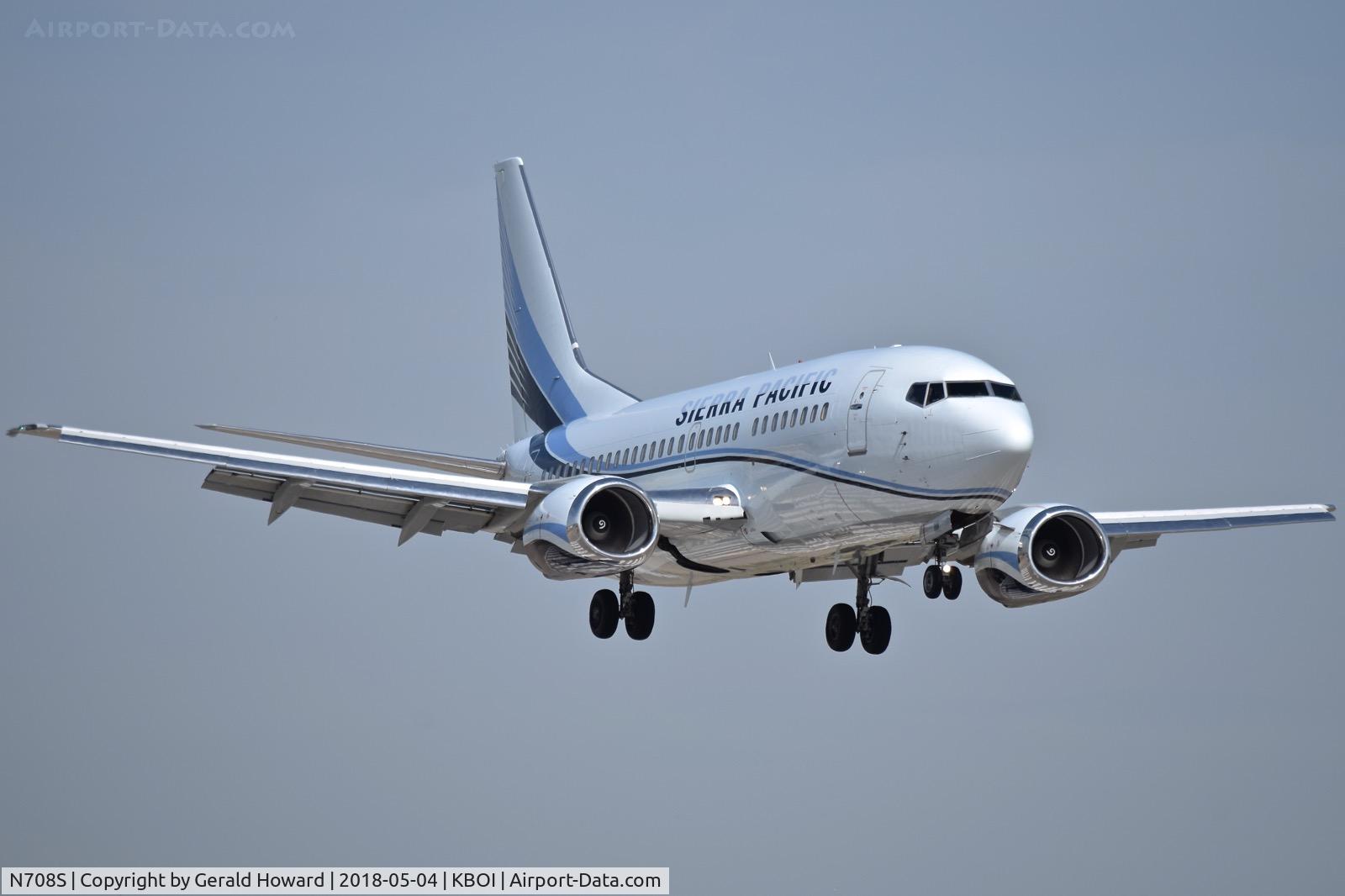 N708S, 1995 Boeing 737-528 C/N 27424, On final for RWY 10R.