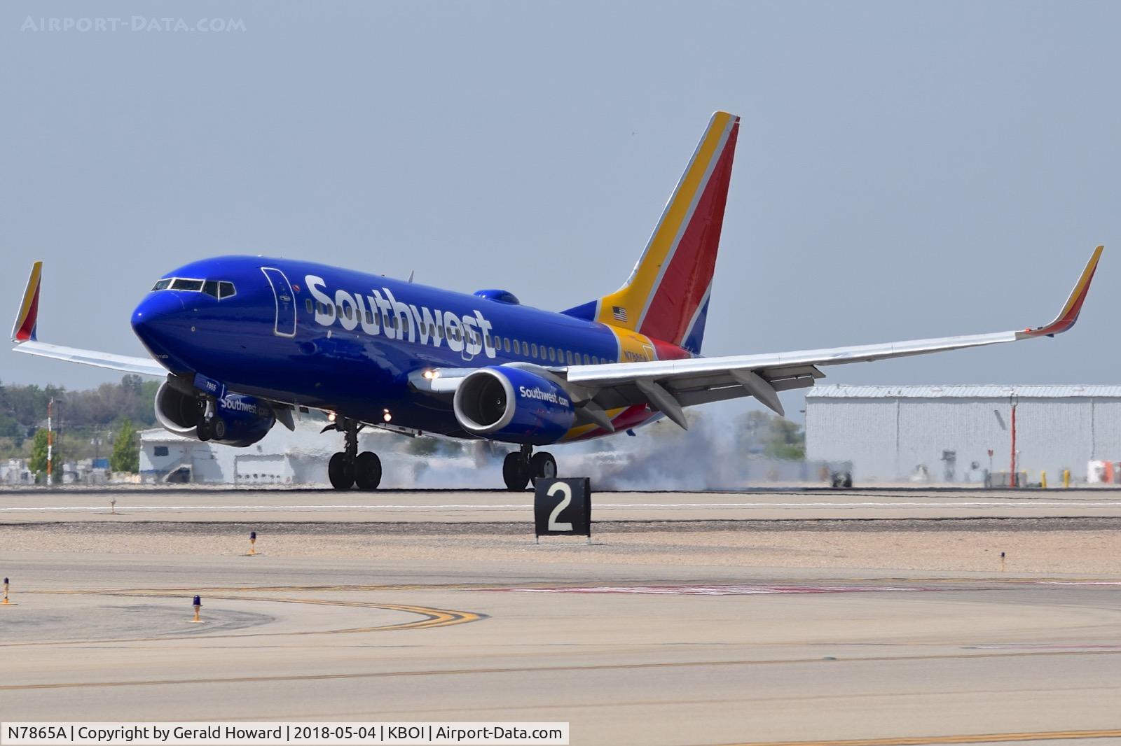 N7865A, 2002 Boeing 737-7Q8 C/N 30647, Touch down on RWY 10L.