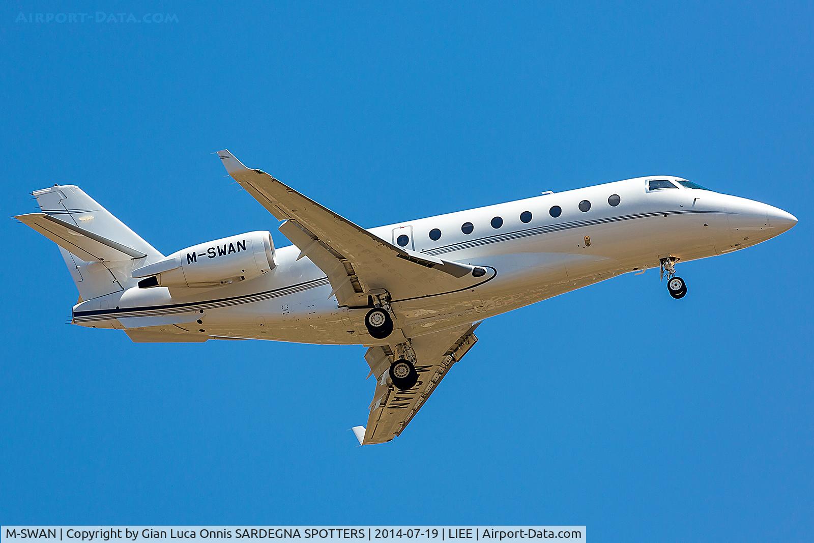 M-SWAN, 2009 Israel Aircraft Industries Gulfstream 200 C/N 233, LANDING 14R