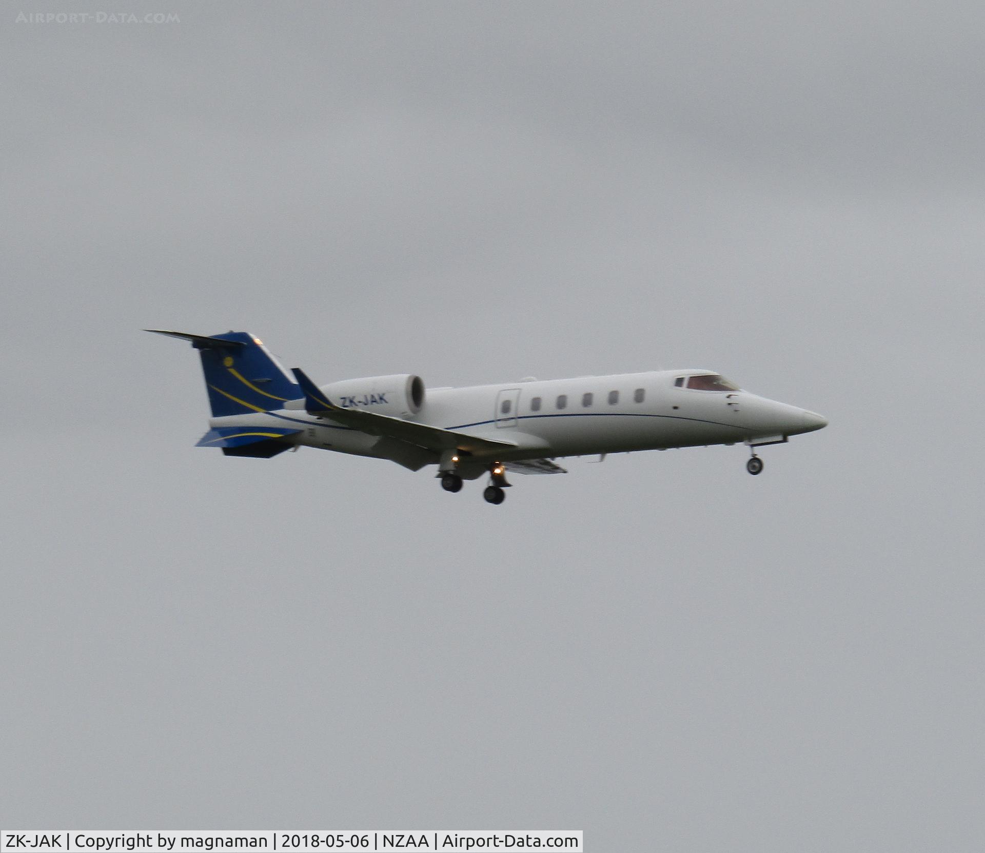 ZK-JAK, 2009 Learjet 60 C/N 60-382, on finals to AKL