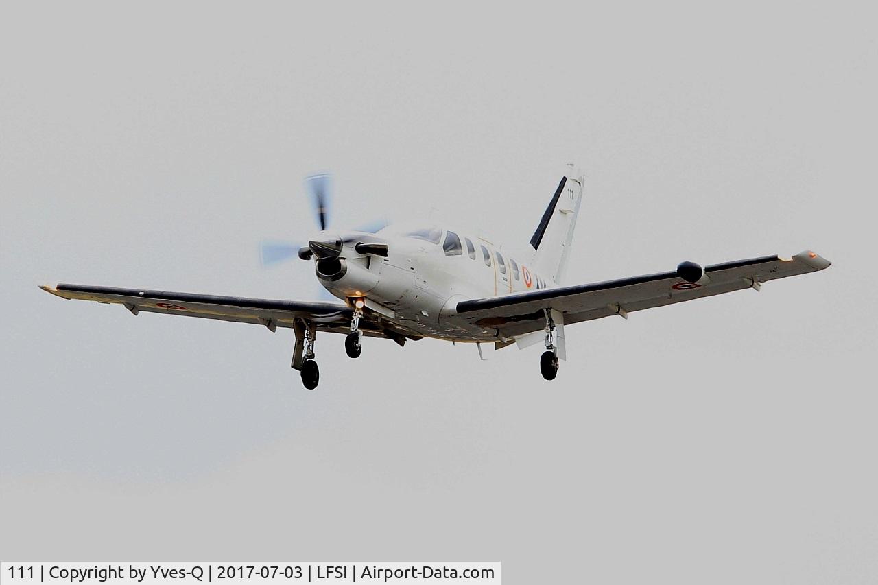 111, Socata TBM-700A C/N 111, Socata TBM-700A, Take off rwy 29, St Dizier-Robinson Air Base 113 (LFSI) Open day 2017