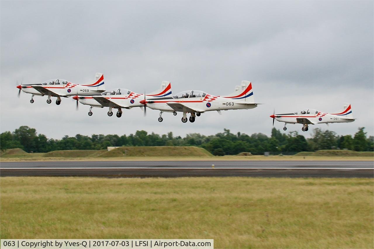 063, Pilatus PC-9M C/N 626, Pilatus PC-9M, Croatian Air Force aerobatic team, Take off rwy 29, St Dizier-Robinson Air Base 113 (LFSI) Open day 2017