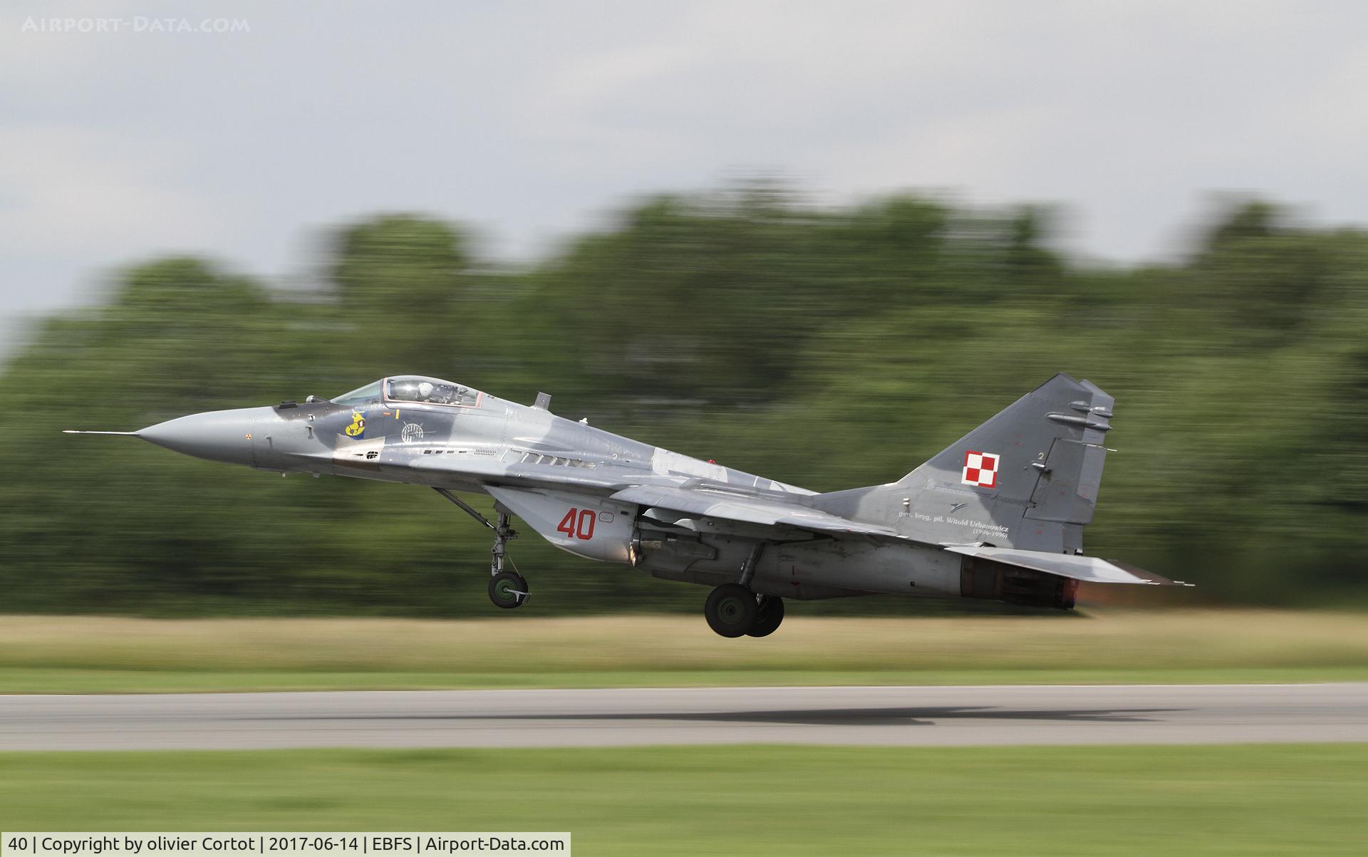 40, Mikoyan-Gurevich MiG-29A C/N 2960532040, taking off