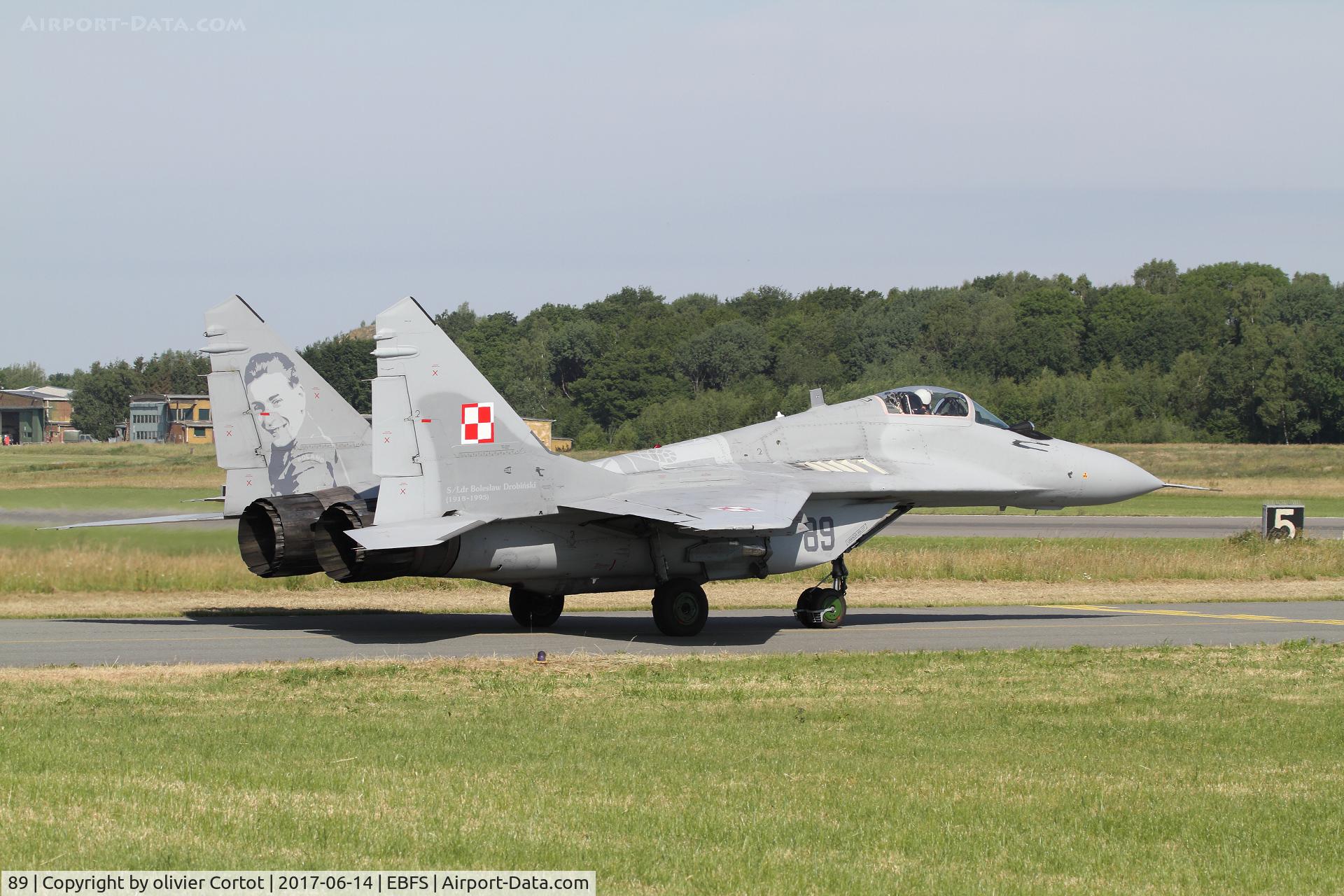 89, Mikoyan-Gurevich MiG-29A C/N 2960526389/3906, Now in gray