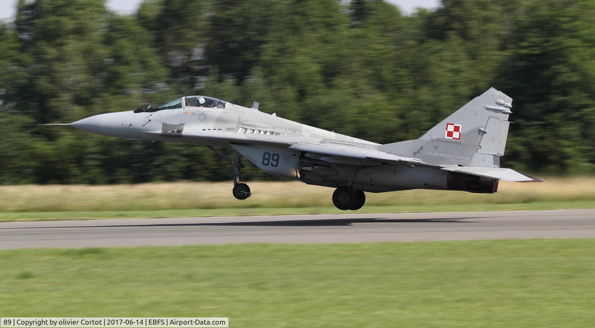 89, Mikoyan-Gurevich MiG-29A C/N 2960526389/3906, taking off