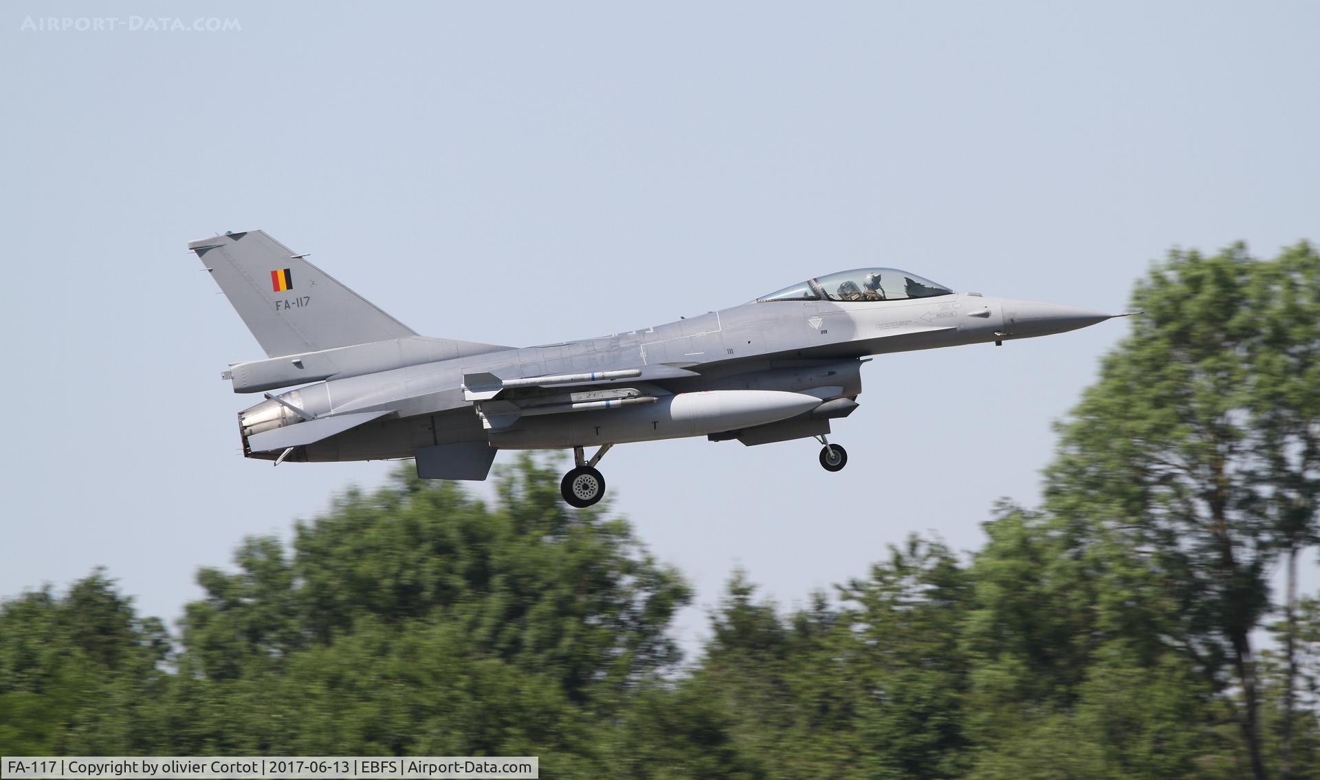 FA-117, SABCA F-16AM Fighting Falcon C/N 6H-117, landing at Florennes AB