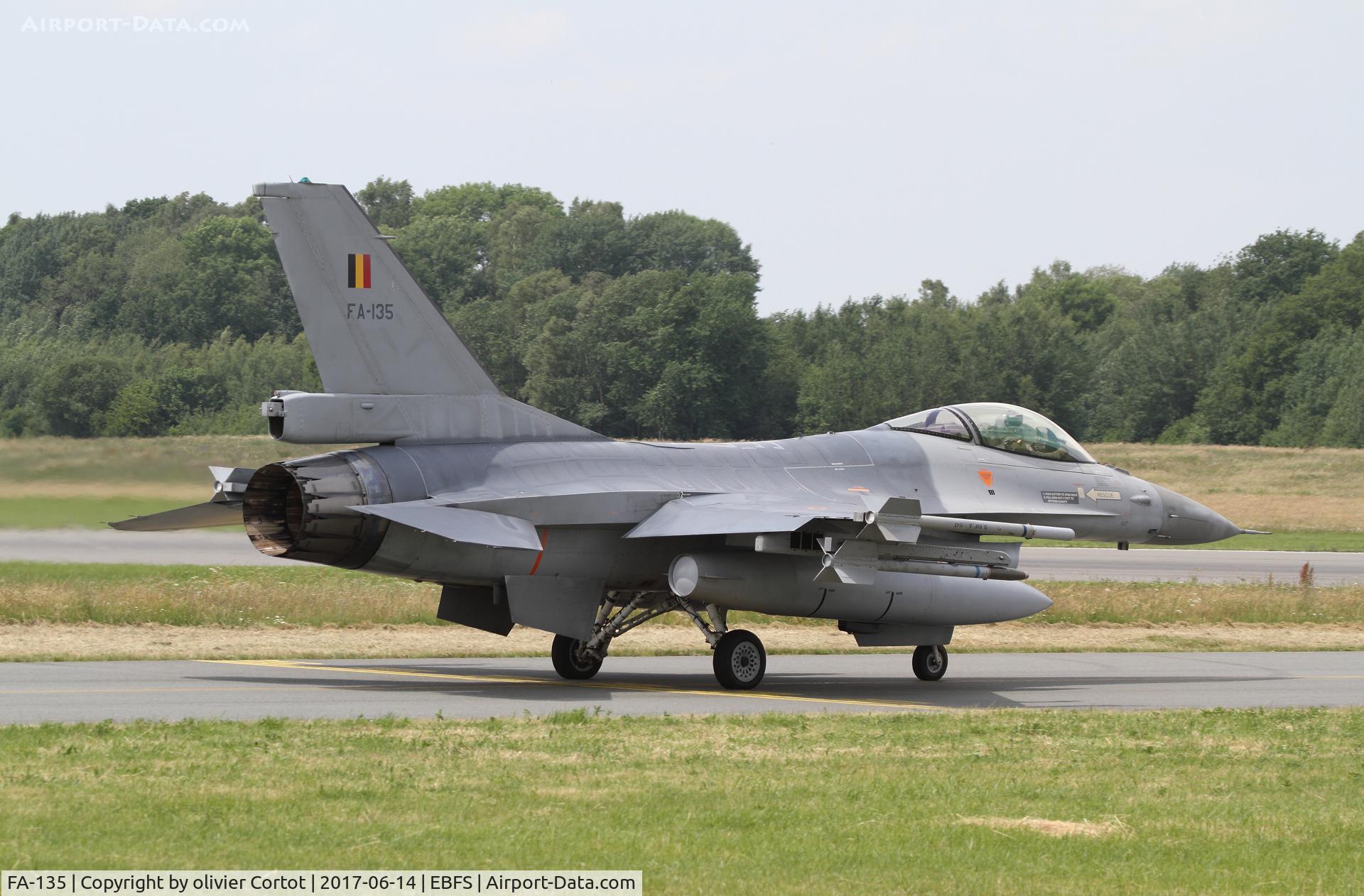 FA-135, 1991 SABCA F-16AM Fighting Falcon C/N 6H-135, going to the runway