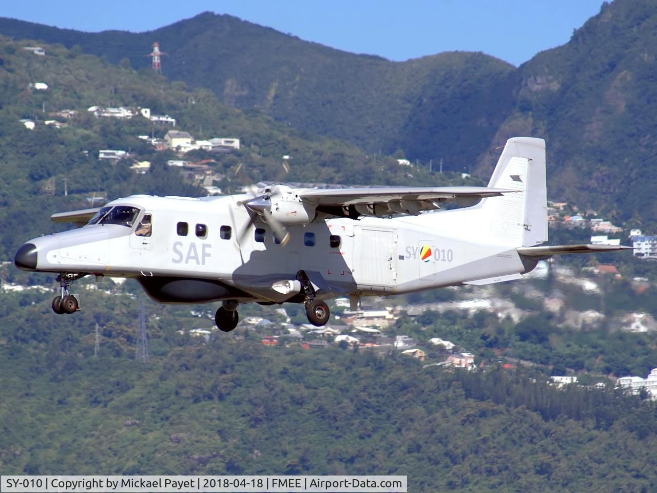 SY-010, Dornier Do-228-201 C/N 4106/2008, Final for rwy 14