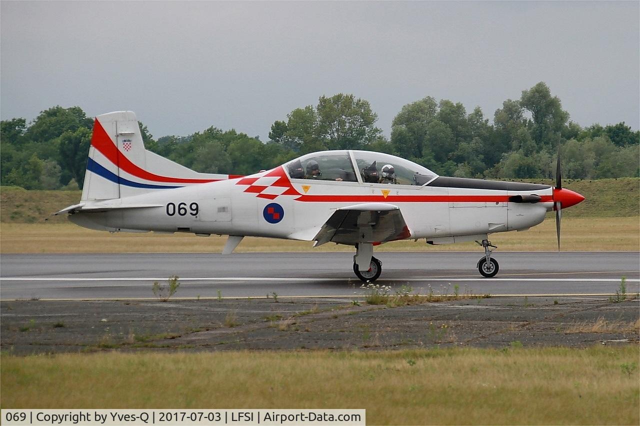 069, Pilatus PC-9M C/N 632, Pilatus PC-9M, Croatian Air Force aerobatic team, Taxiing on rwy 29, St Dizier-Robinson Air Base 113 (LFSI) Open day 2017