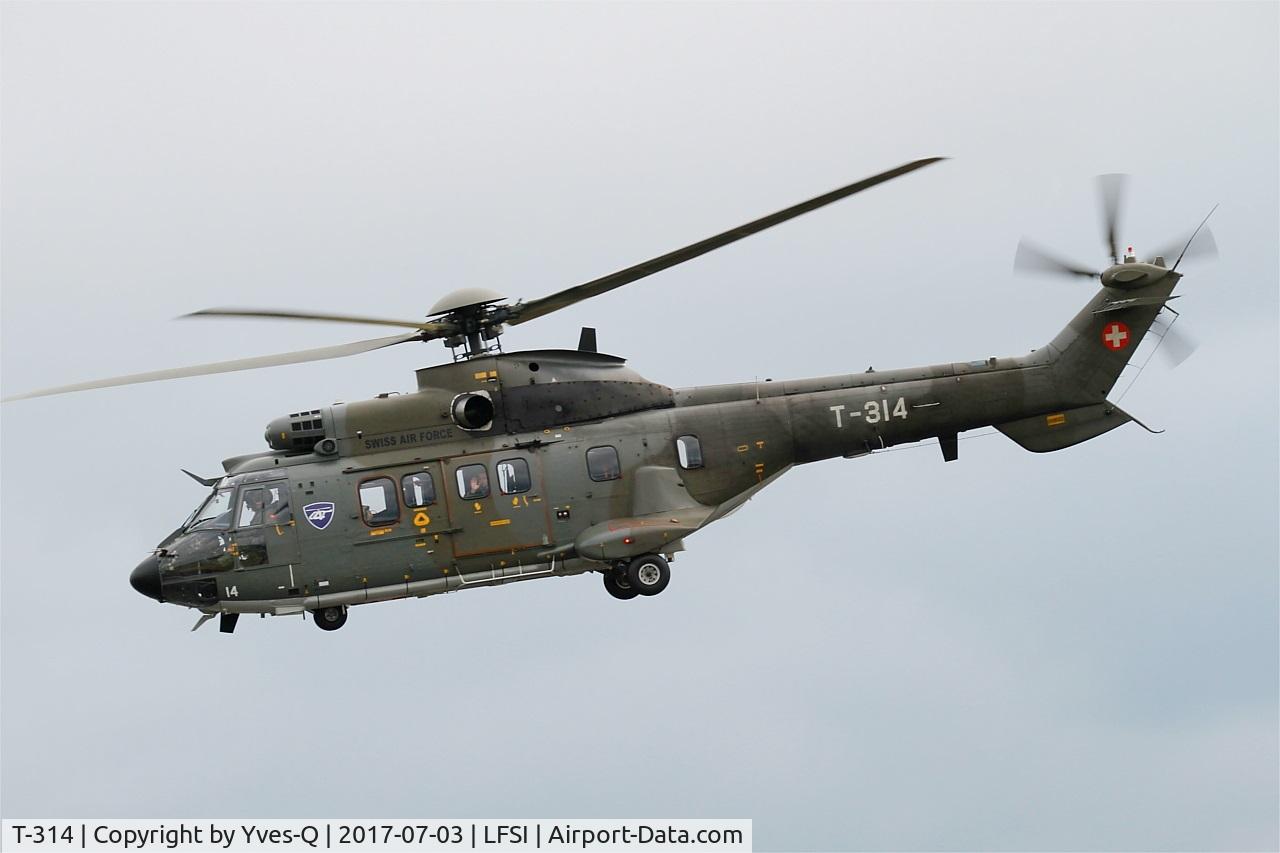 T-314, 1991 Aerospatiale TH89 Super Puma (AS-332M1) C/N 2328, Aerospatiale TH89 Super Puma, Take off rwy 29, St Dizier-Robinson Air Base 113 (LFSI) Open day 2017