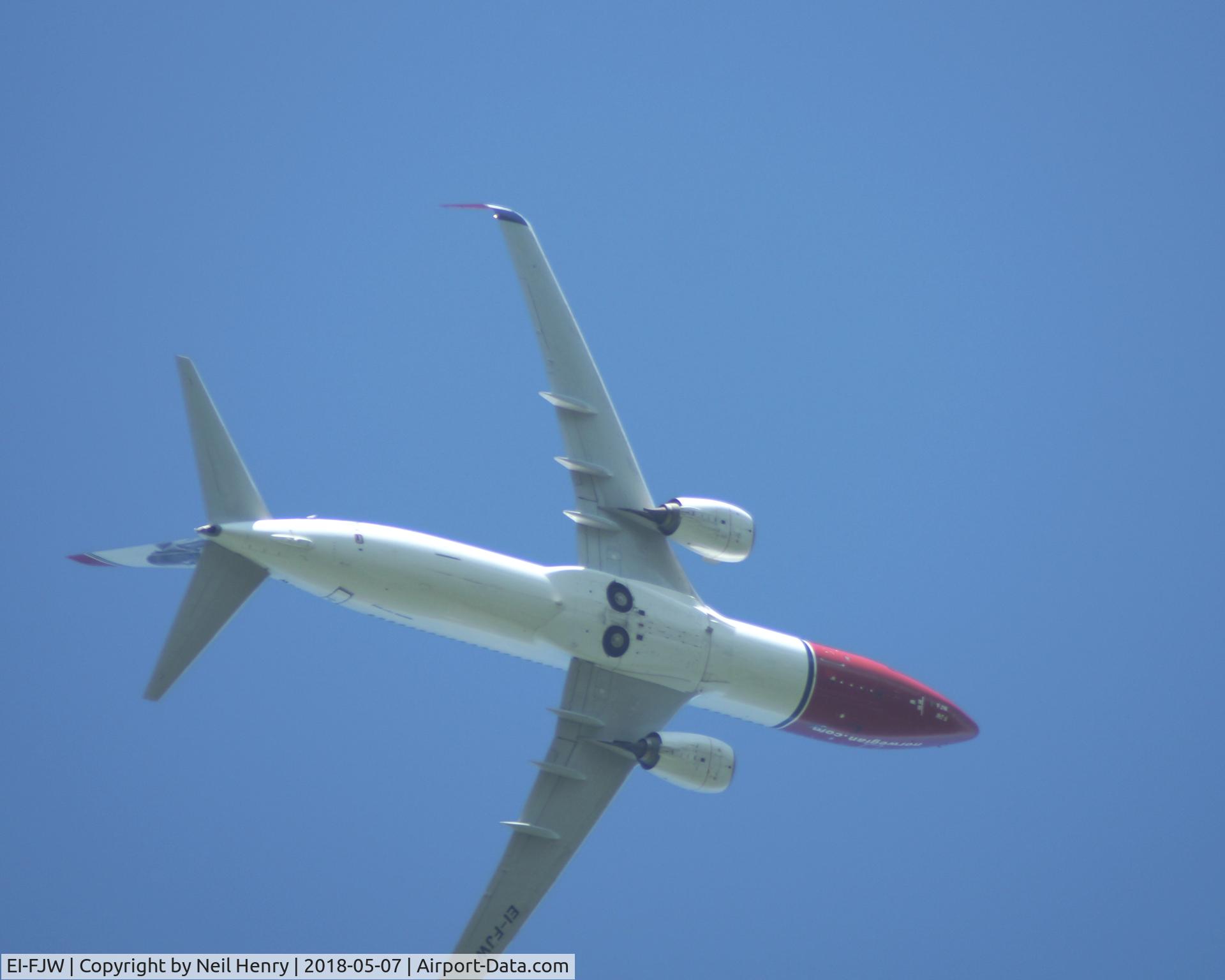 EI-FJW, 2016 Boeing 737-8JP C/N 42286, Seen over Blindley Heath, Surrey, shortly after take-off from London Gatwick