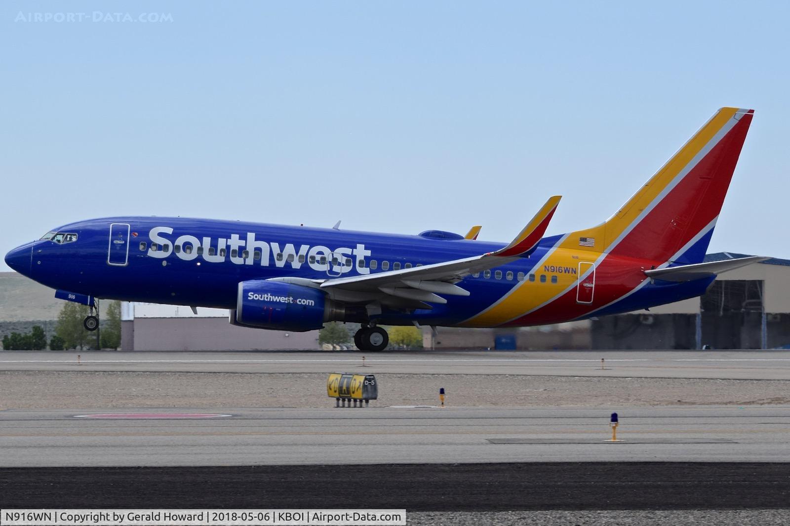 N916WN, 2008 Boeing 737-7H4 C/N 36623, Tale off roll on RWY 10L.