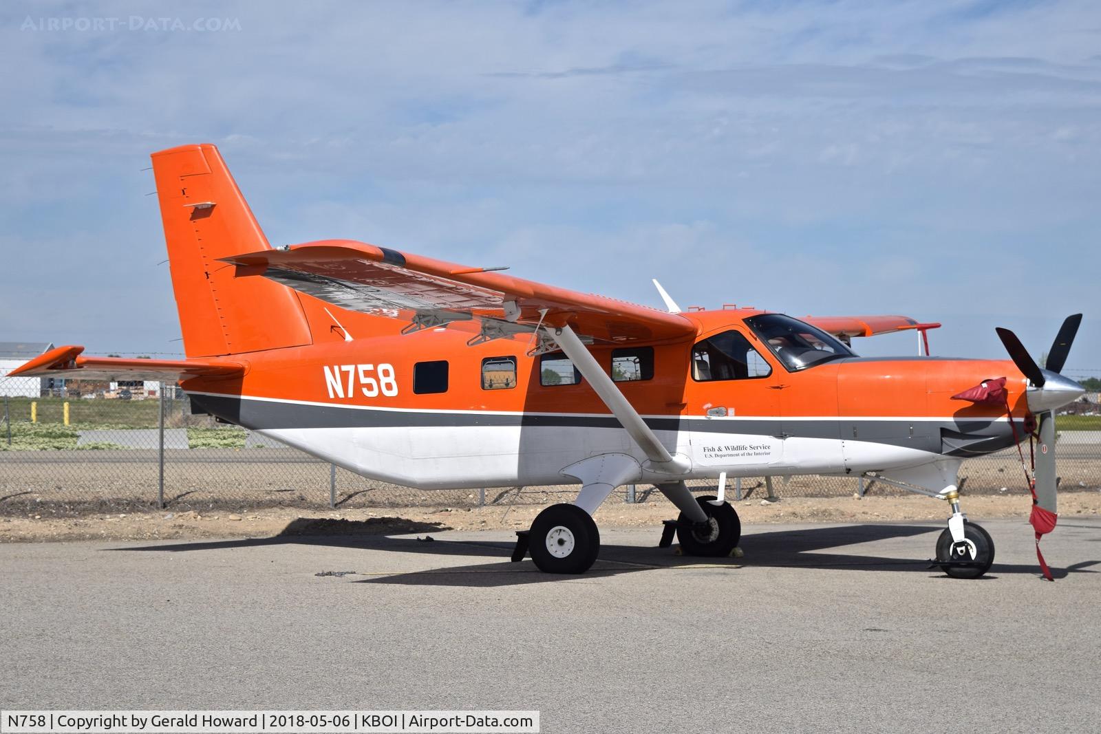 N758, 2010 Quest Kodiak 100 C/N 100-0033, Parked for maintenance, but with out the pontoons.