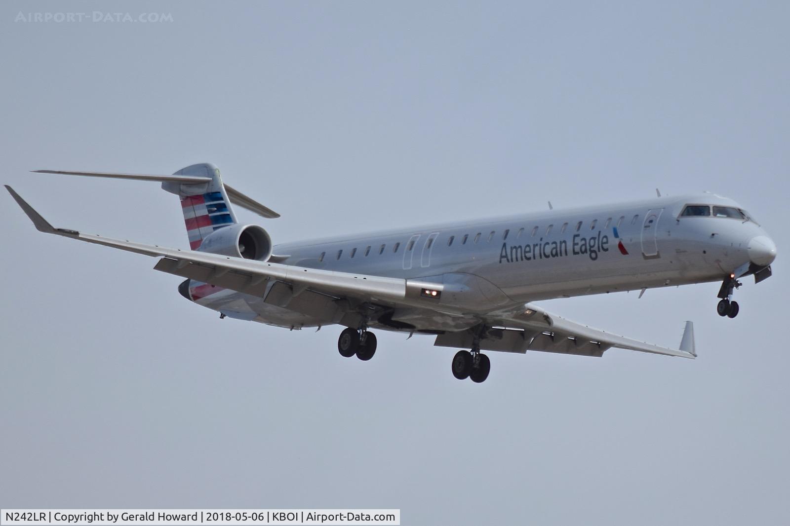 N242LR, 2006 Canadair CRJ-900LR (CL-600-2D24) C/N 15076, Landing approach to RWY 10L.