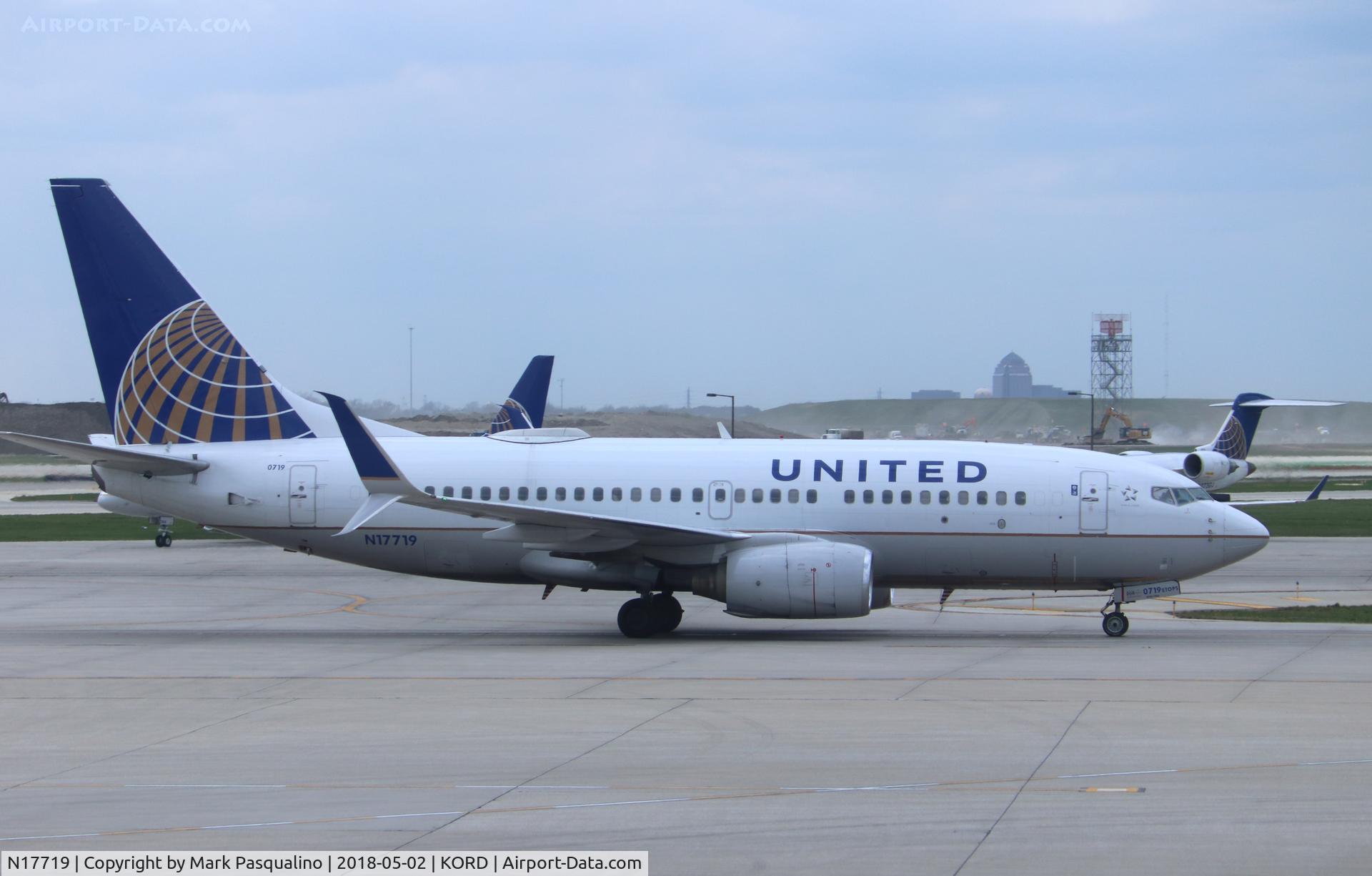 N17719, 1999 Boeing 737-724 C/N 28938, Boeing 737-700
